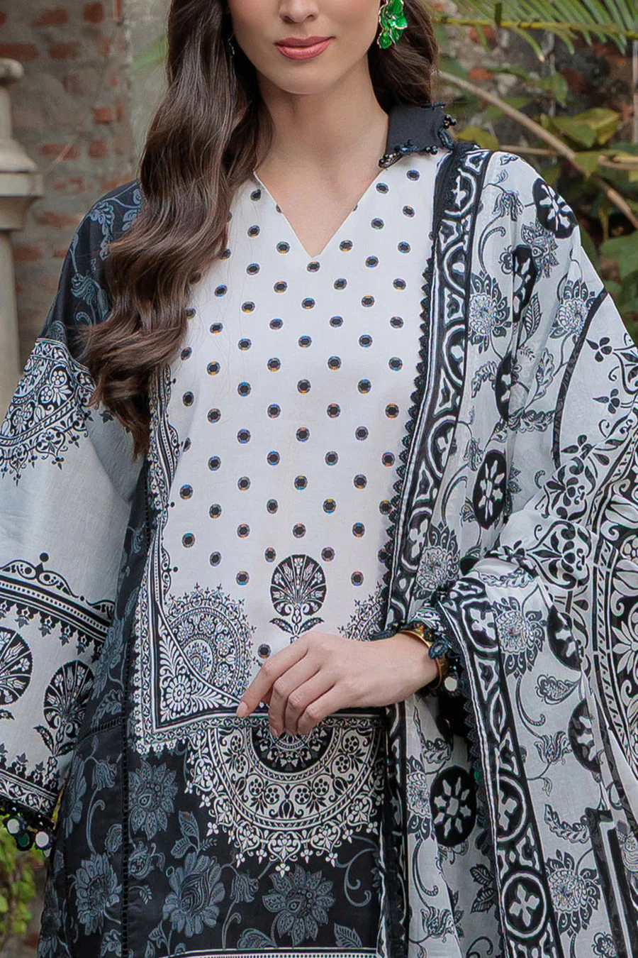 Gul Ahmed B-62009 Noir & Blanc 2026 - Image 2