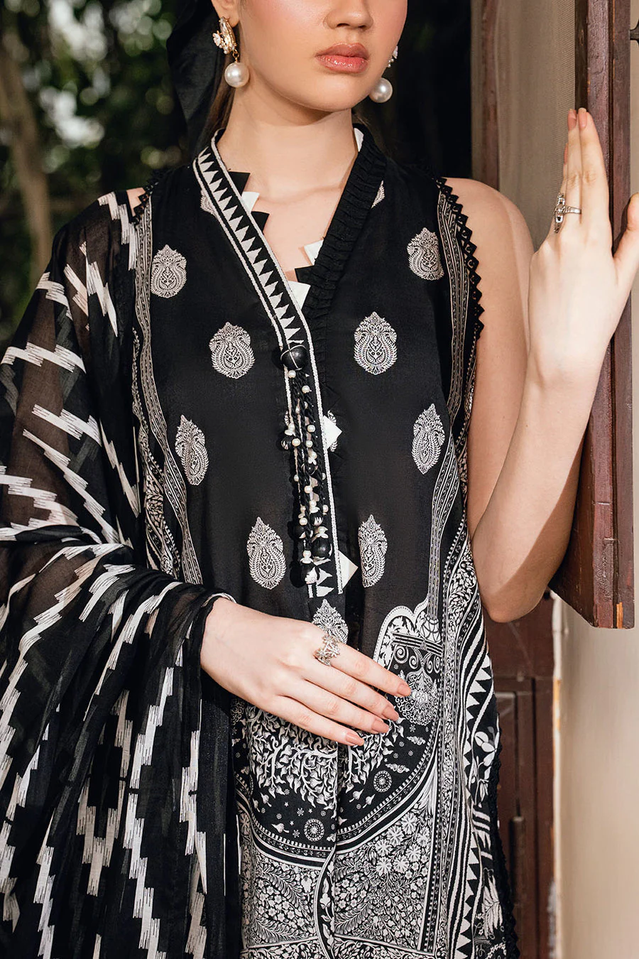 Gul Ahmed B-62013 Noir & Blanc 2026 - Image 2