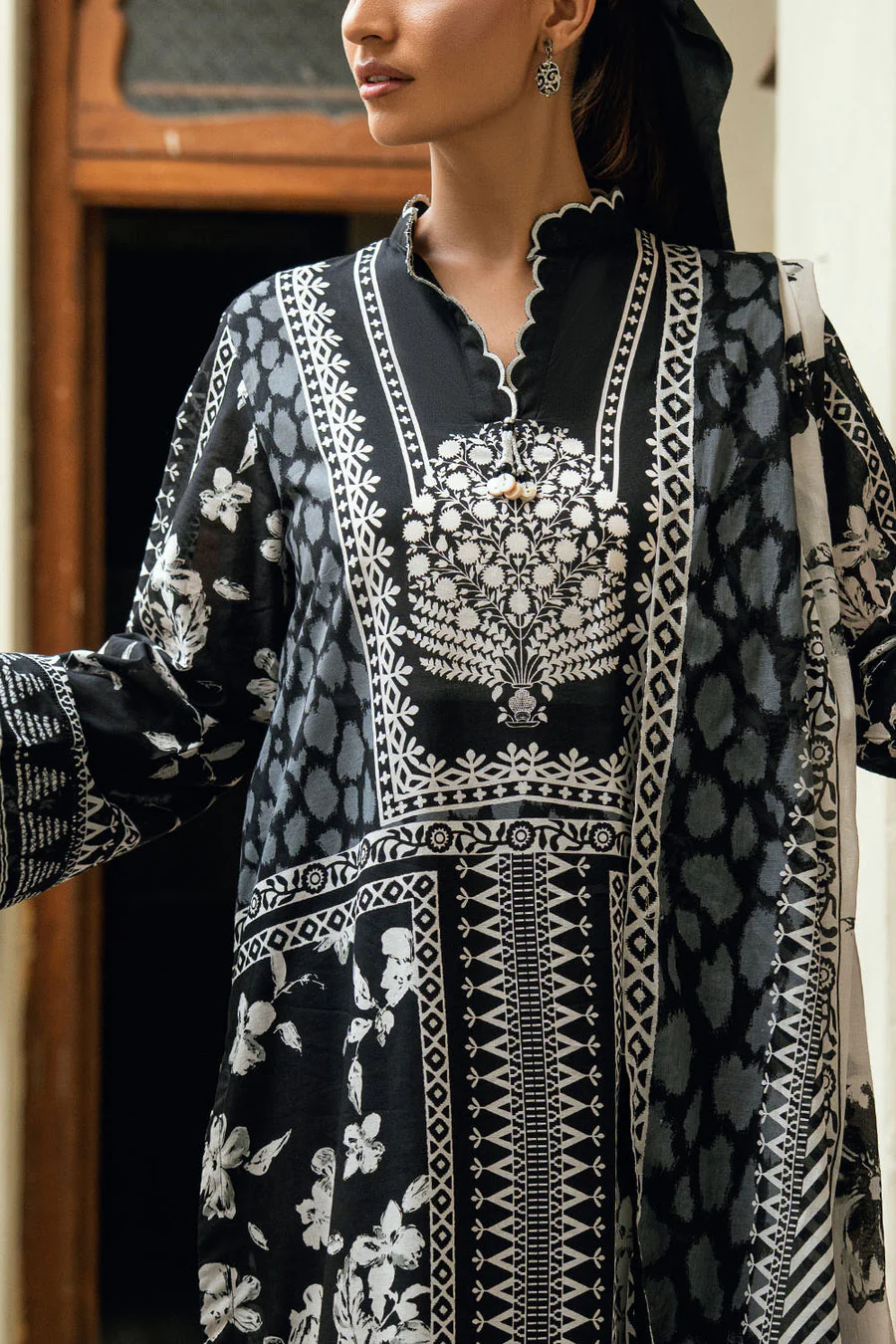 Gul Ahmed B-62016 Noir & Blanc 2026 - Image 2