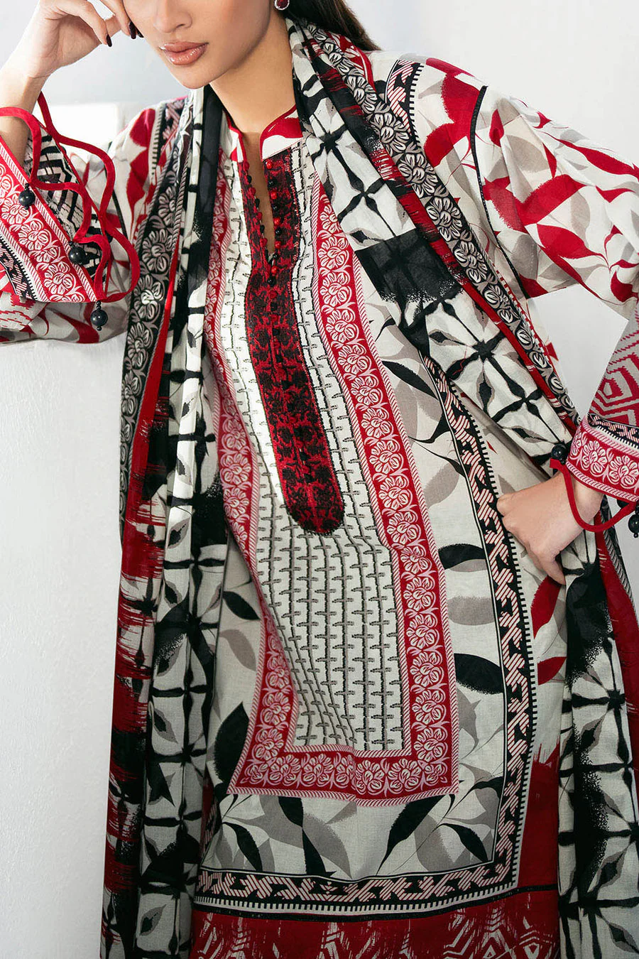 Gul Ahmed CL-62227 Embroidered Lawn 2026 - Image 2