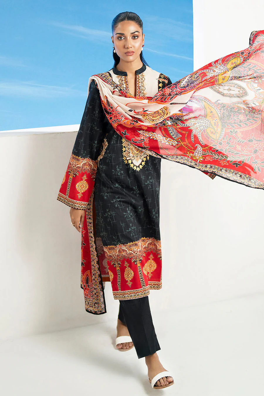 Gul Ahmed CL-62267 Embroidered Lawn 2026 - Image 2