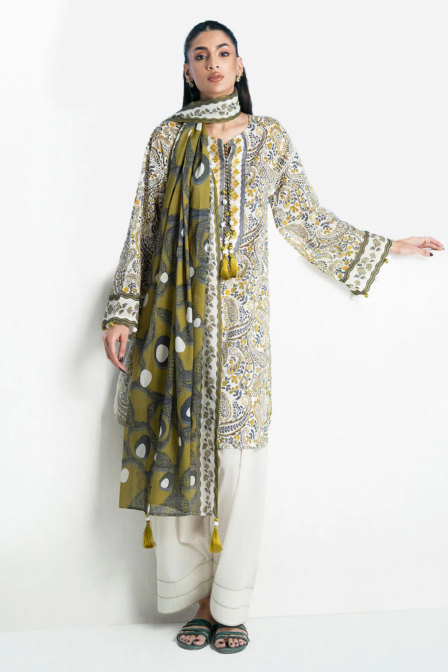 Gul Ahmed CL-62295 Embroidered Lawn 2026