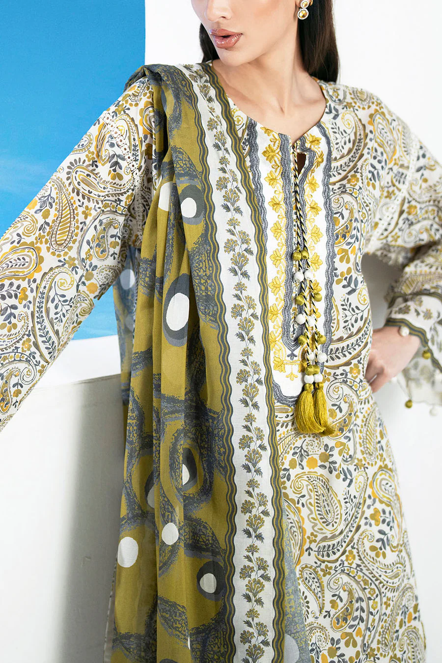Gul Ahmed CL-62295 Embroidered Lawn 2026 - Image 2