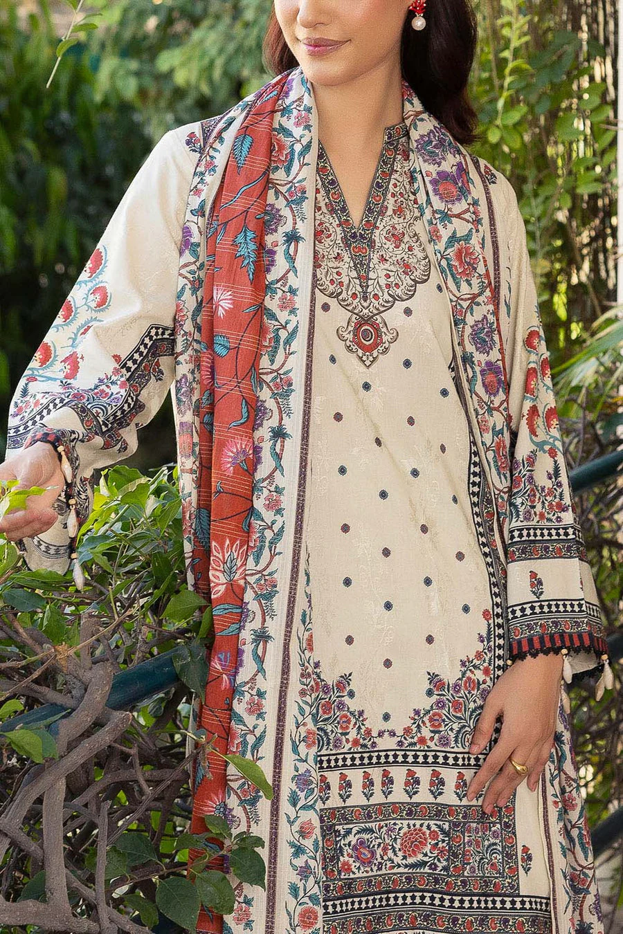 Gul Ahmed SP-52085 The Jacquard Edit 2025 - Image 2