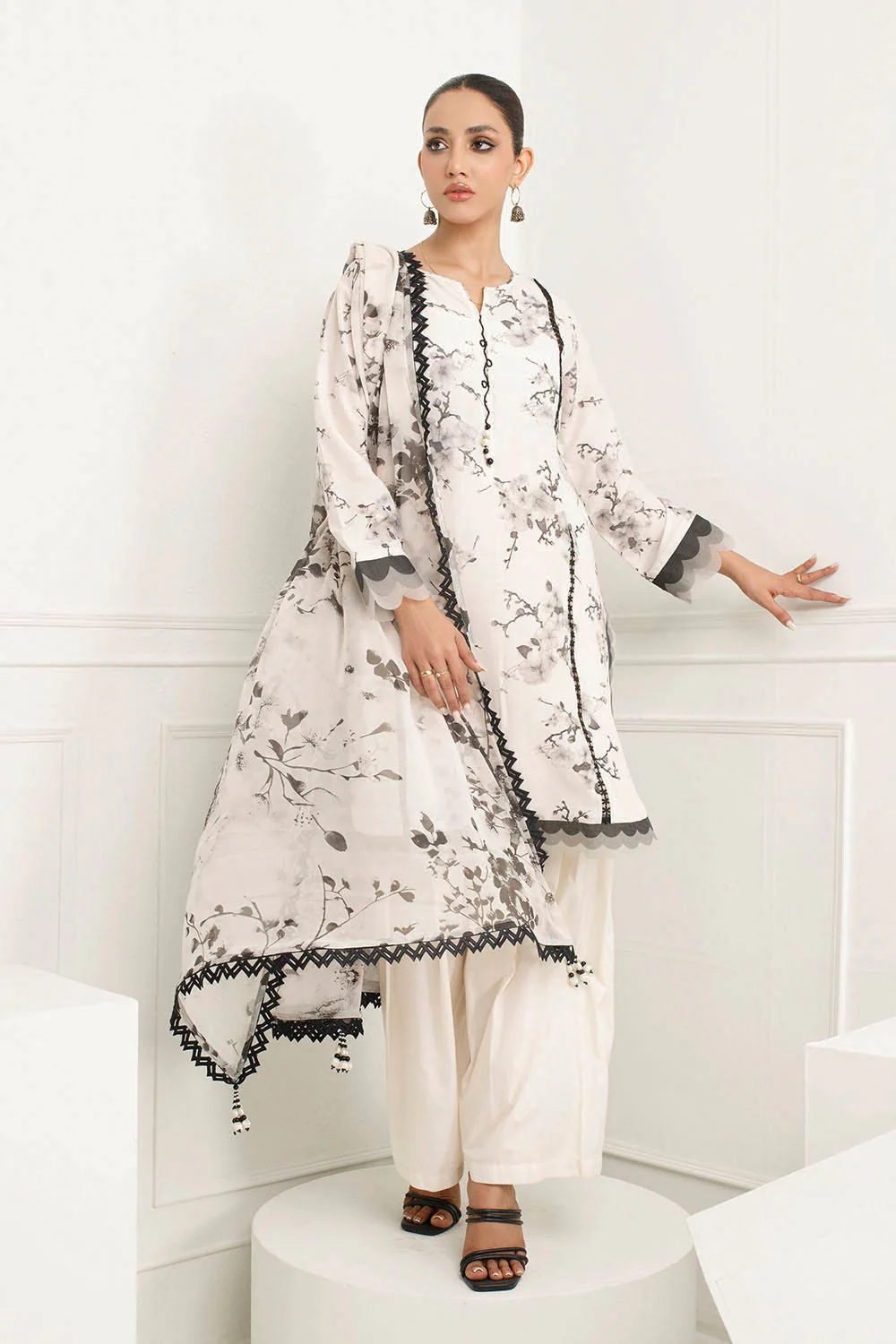 Gul Ahmed SY-52001 The Floral World  2025