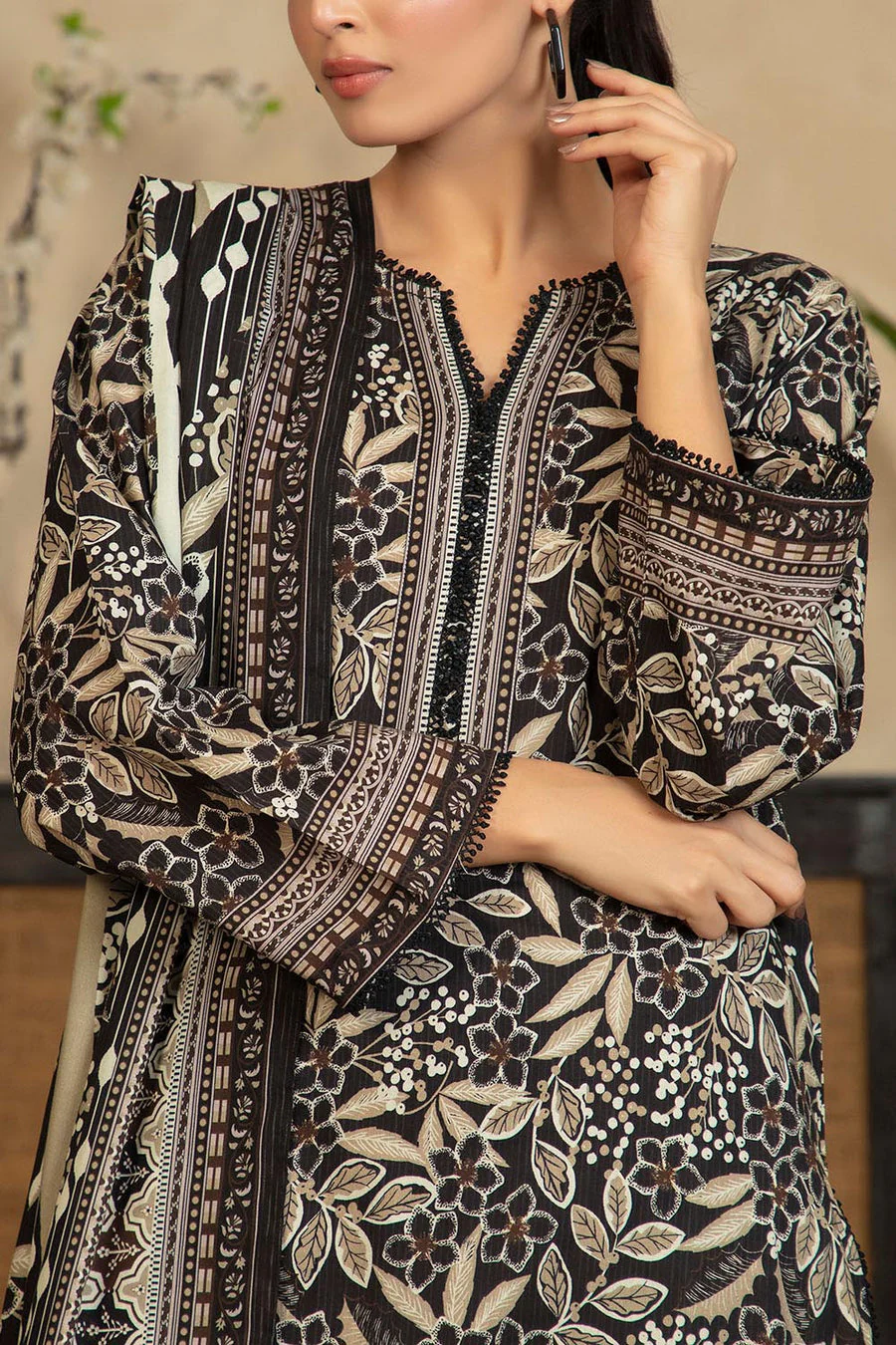 Gul Ahmed WNS-52053 Gul Mohar Winter Edit 2025 - Image 2