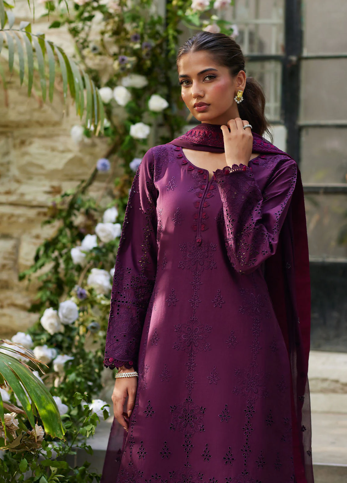 Gulaal Amora Lumiere Chikankaari Lawn 2025 - Image 2