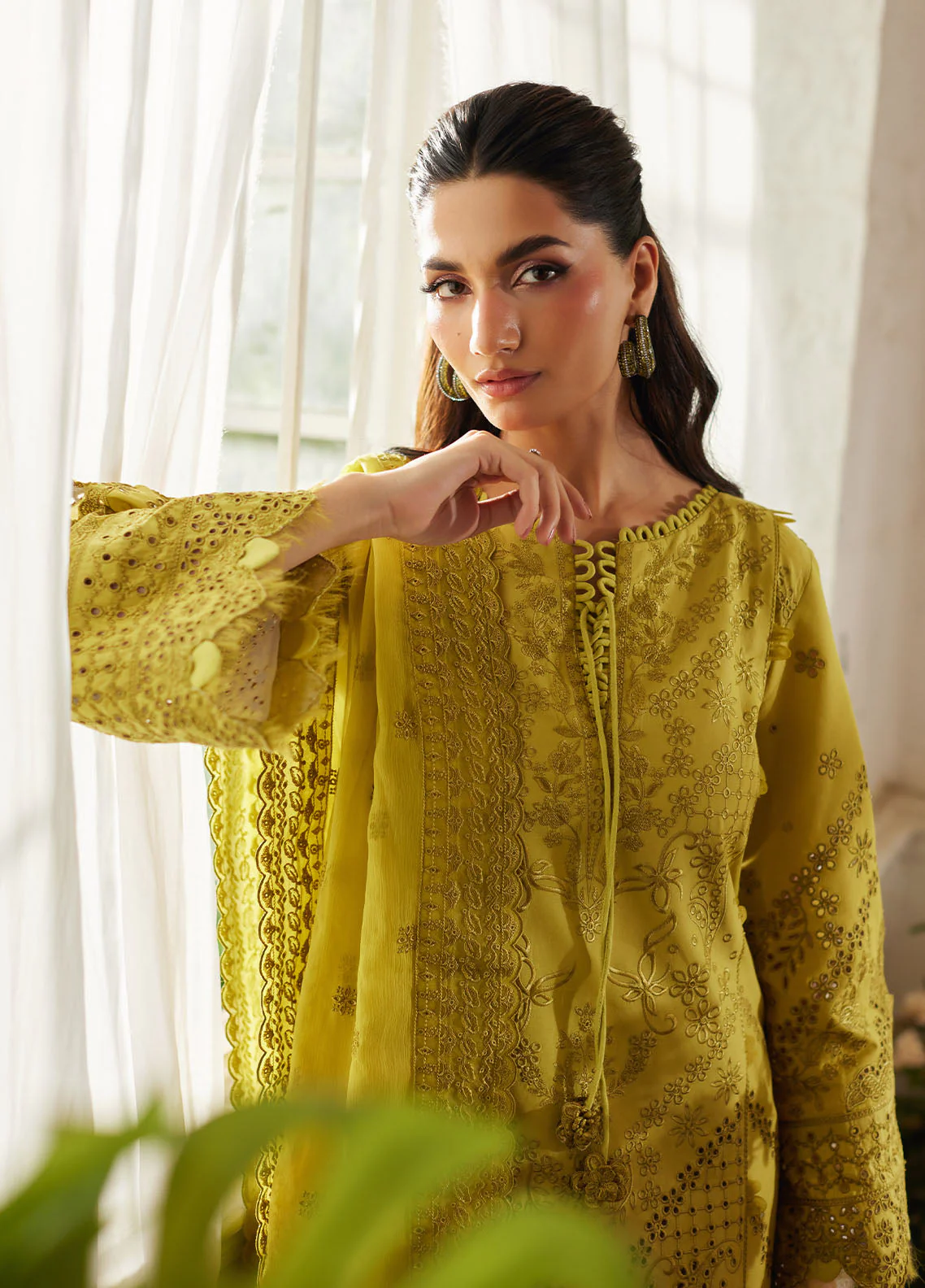 Gulaal Aurelia Lumiere Chikankaari Lawn 2025 - Image 2