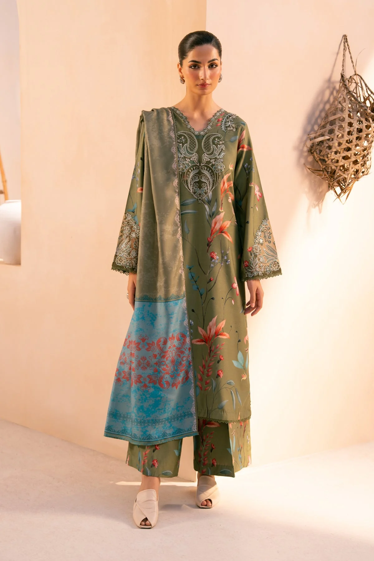 Iznik Aairah Autumn Refresh 2025 - Image 2