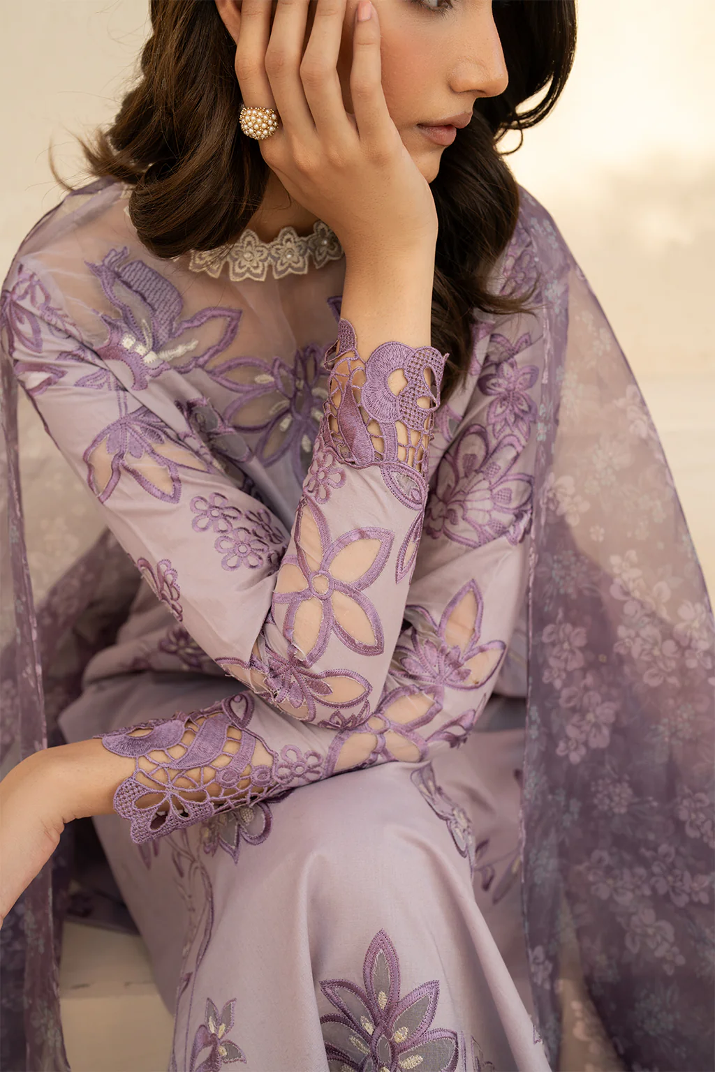 Iznik EFL-01 Festive Lawn 2025 - Image 2