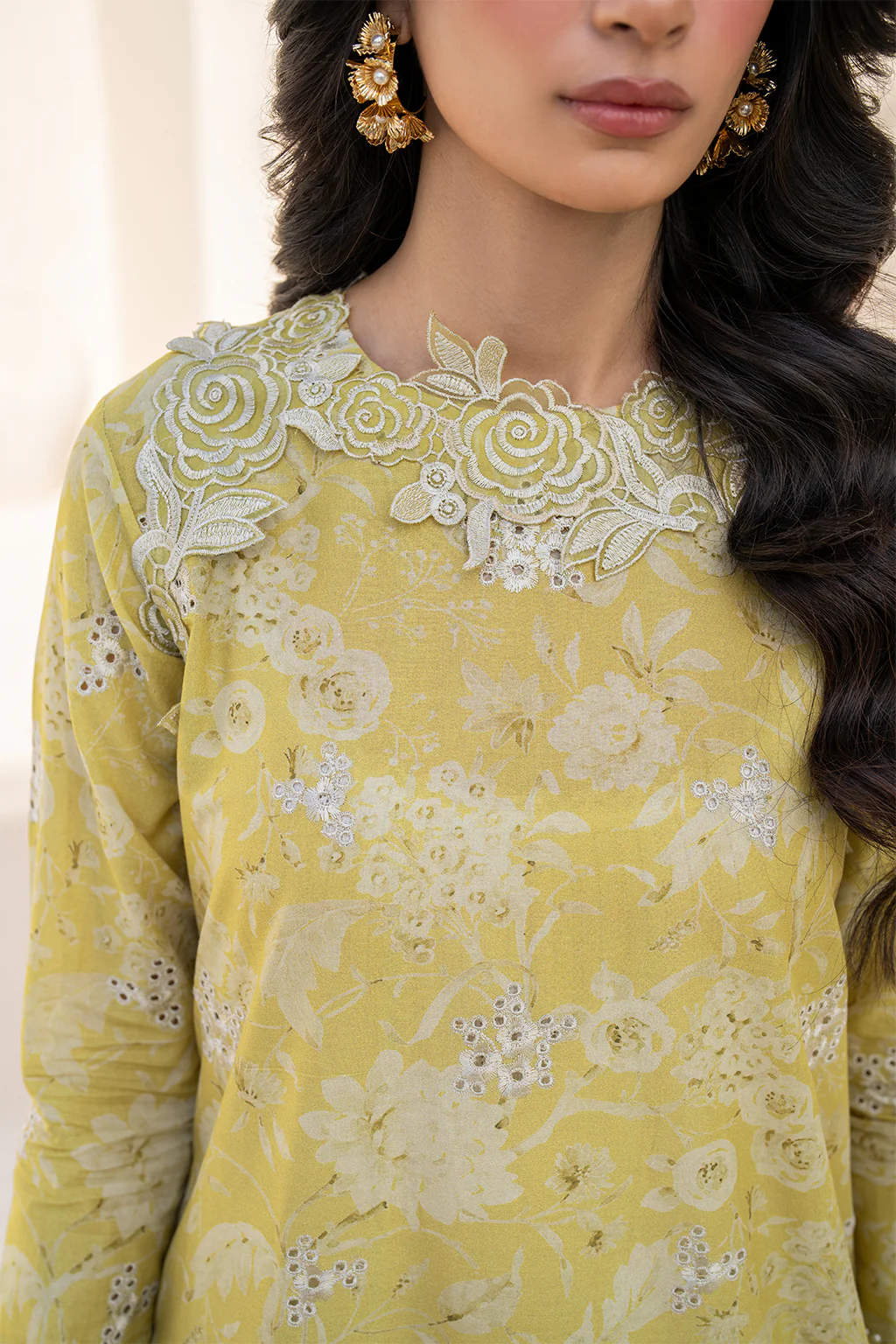 Iznik EFL-08 Festive Lawn 2025 - Image 2