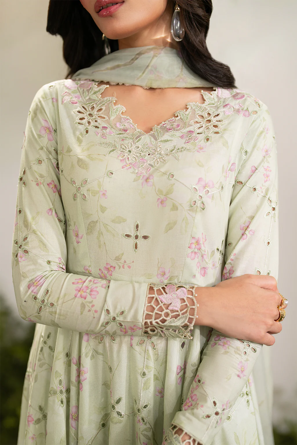 Iznik IFE-11 Lawn Collection 2025 - Image 2