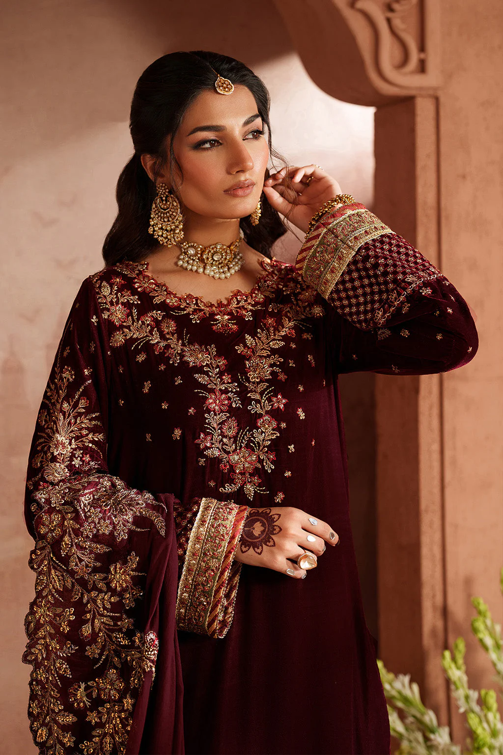 Iznik IV-55 Raagni Velvet Formals 2025 - Image 2