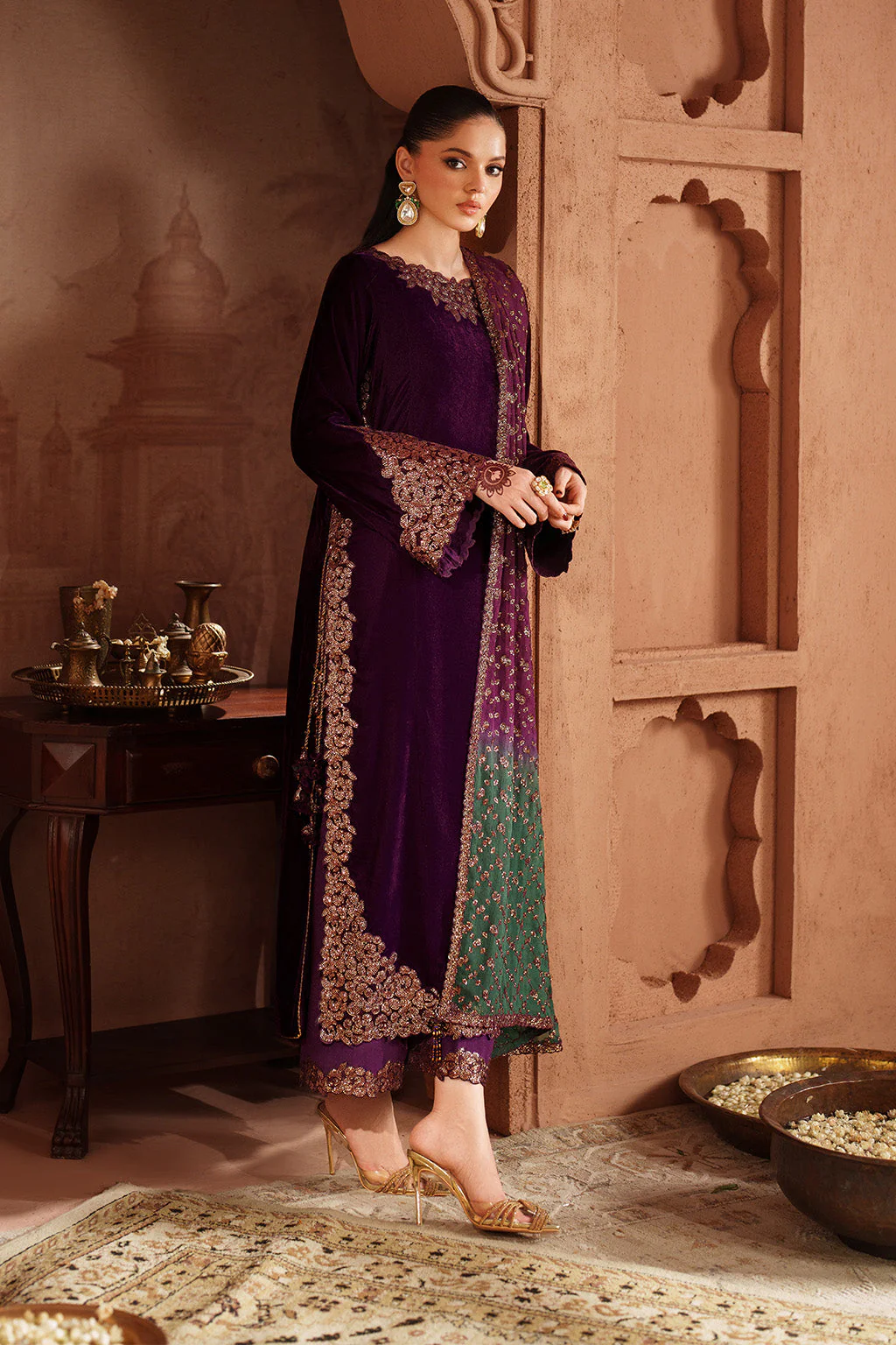 Iznik IV-57 Raagni Velvet Formals 2025