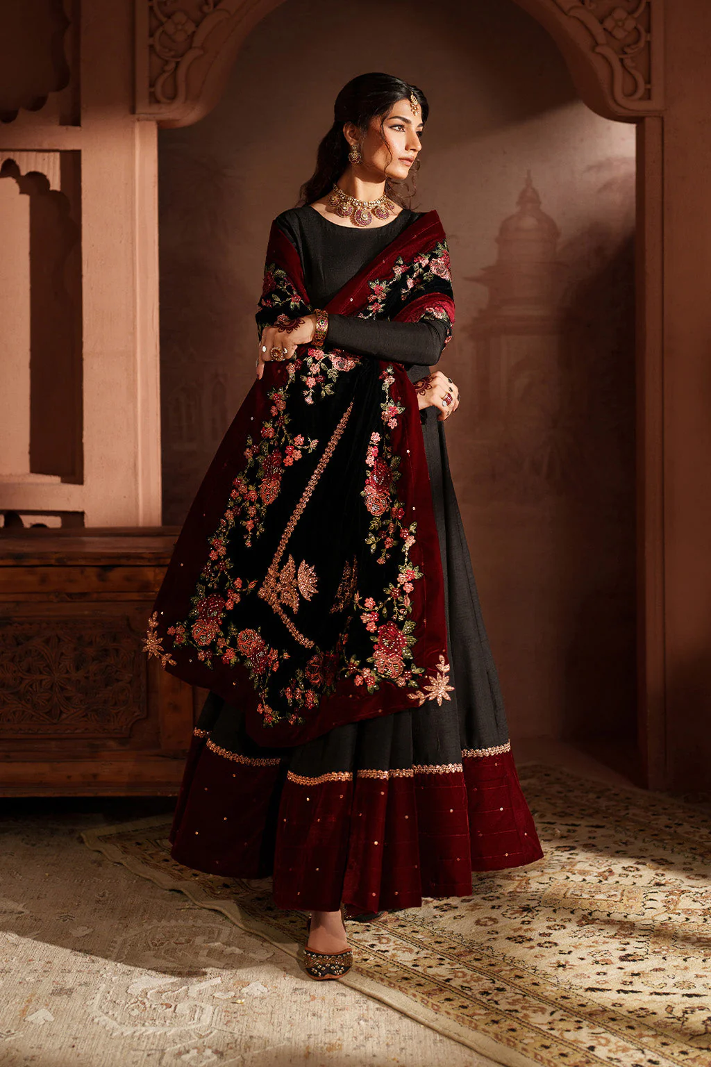 Iznik IV-59 Raagni Velvet Formals 2025