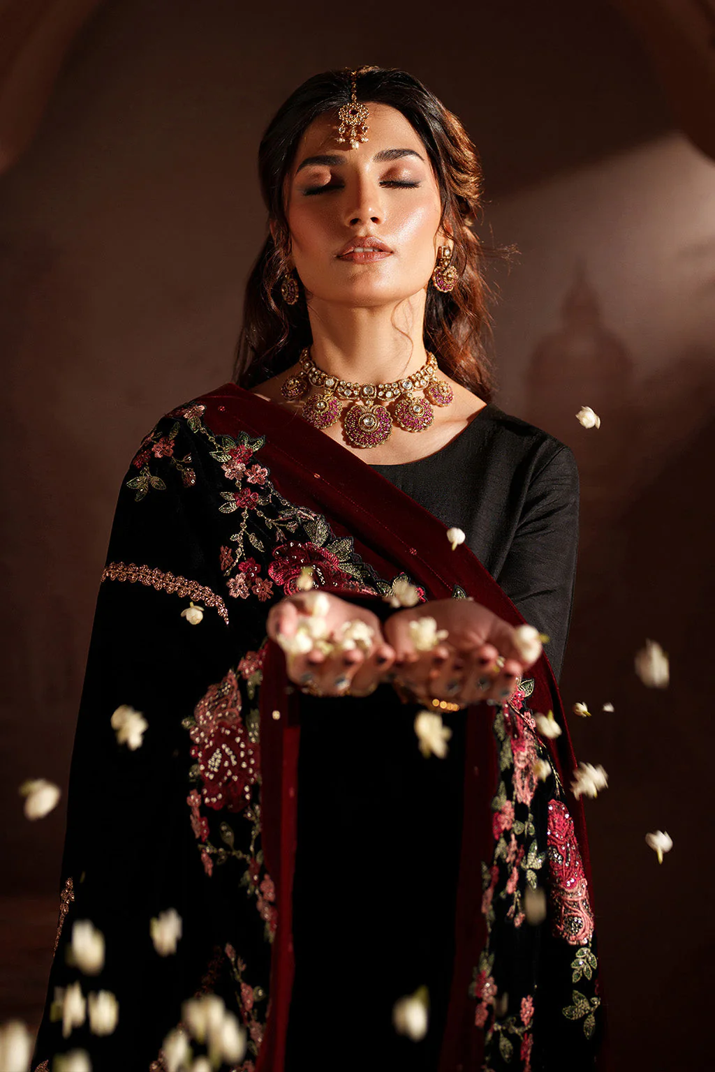 Iznik IV-59 Raagni Velvet Formals 2025 - Image 2
