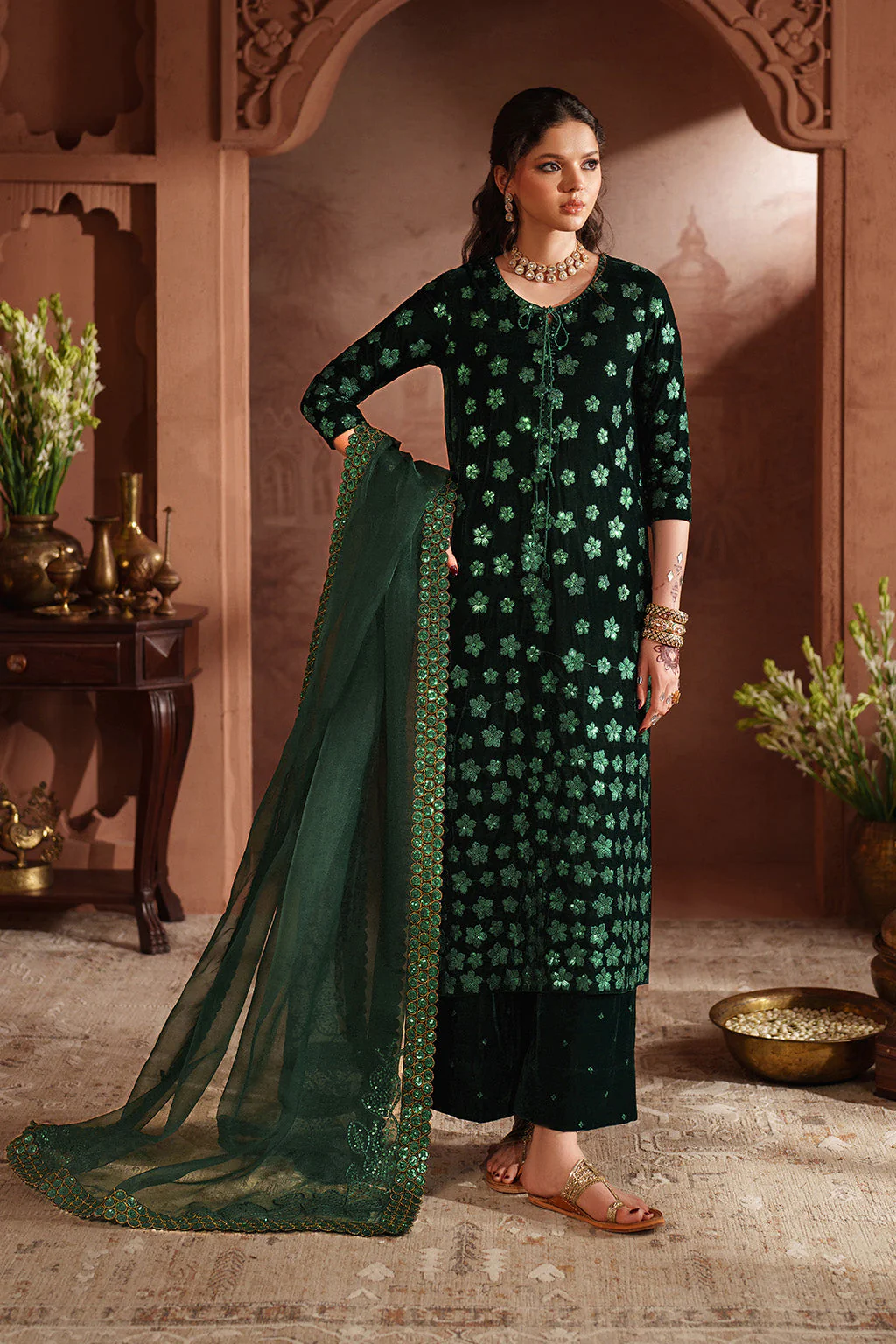 Iznik IV-60 Raagni Velvet Formals 2025 - Image 2