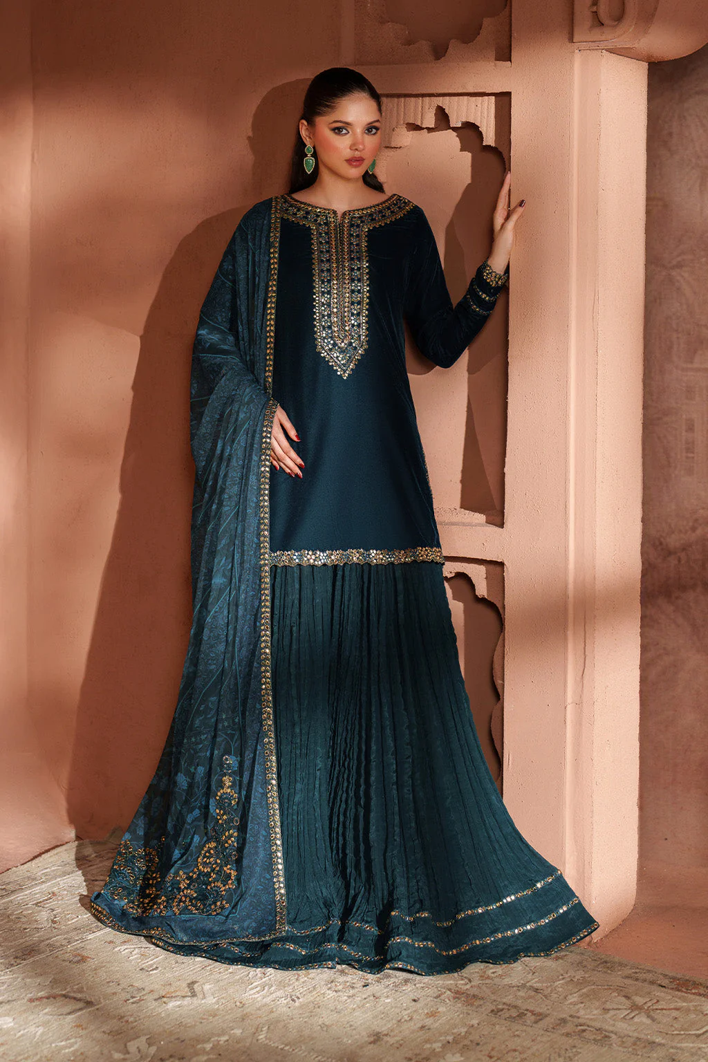 Iznik IV-64 Raagni Velvet Formals 2025