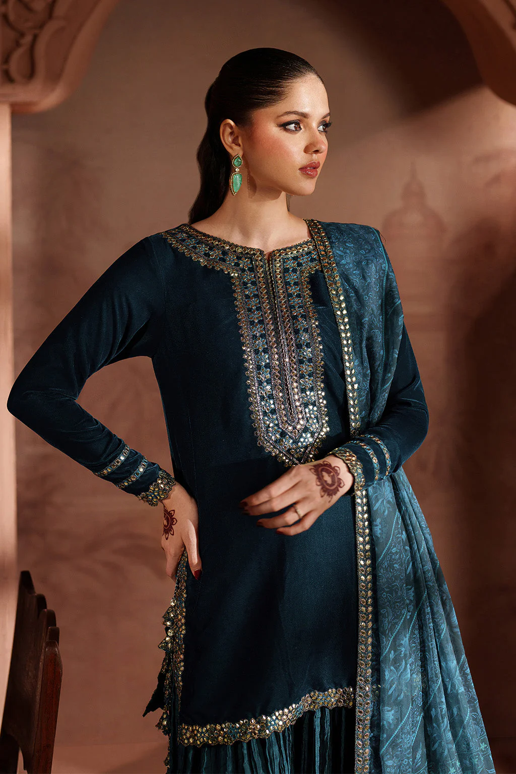 Iznik IV-64 Raagni Velvet Formals 2025 - Image 2