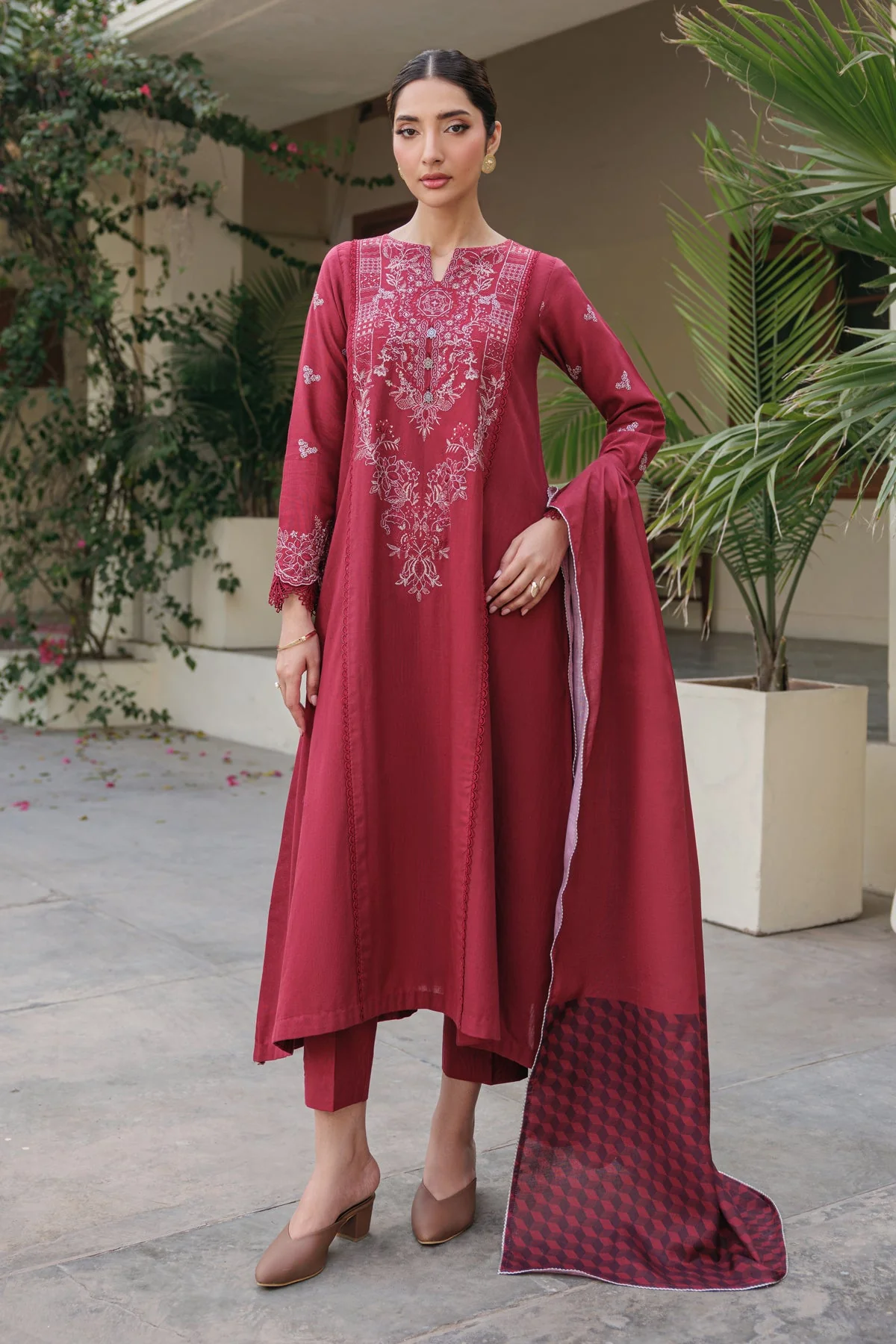 Iznik Sajeel Autumn Refresh 2025 - Image 2