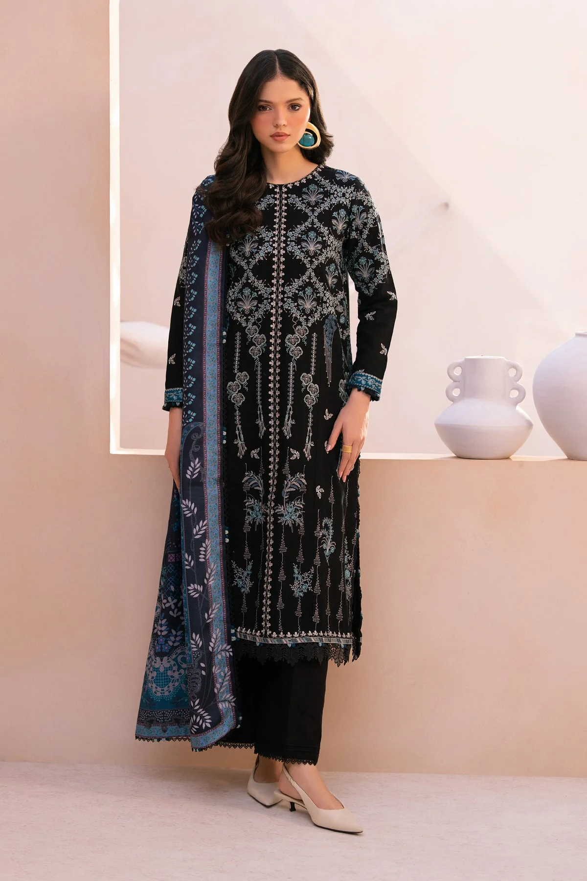 Iznik Saniah Rang E Khizaan 2025