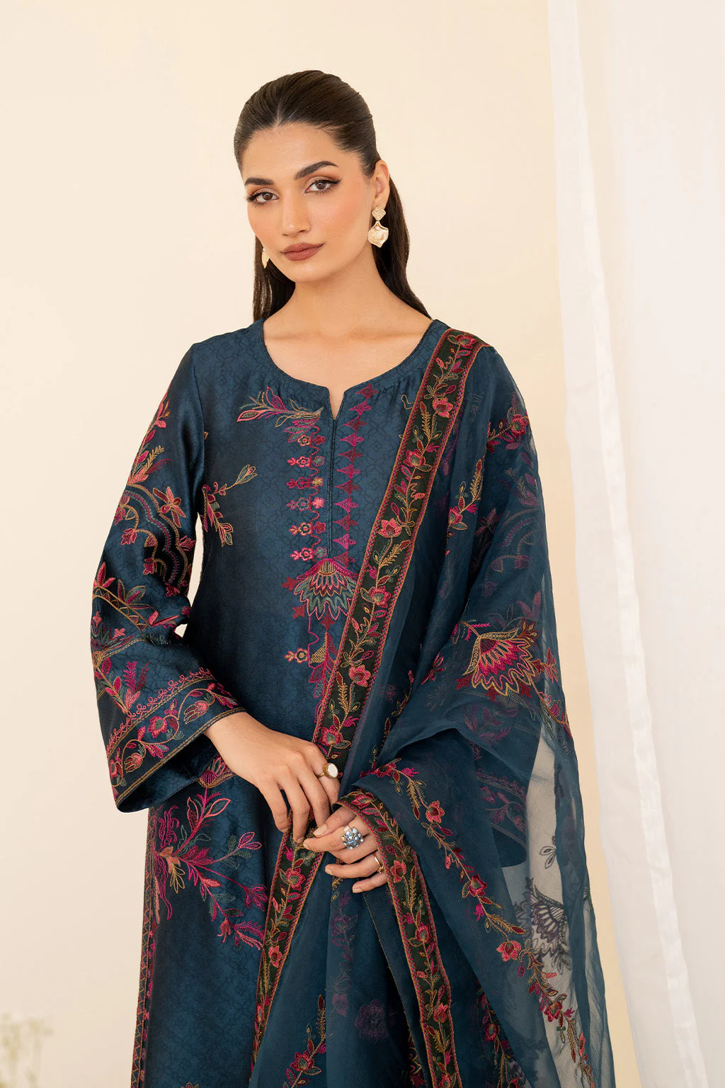Iznik UE-379 Evening Edit 2025 - Image 2