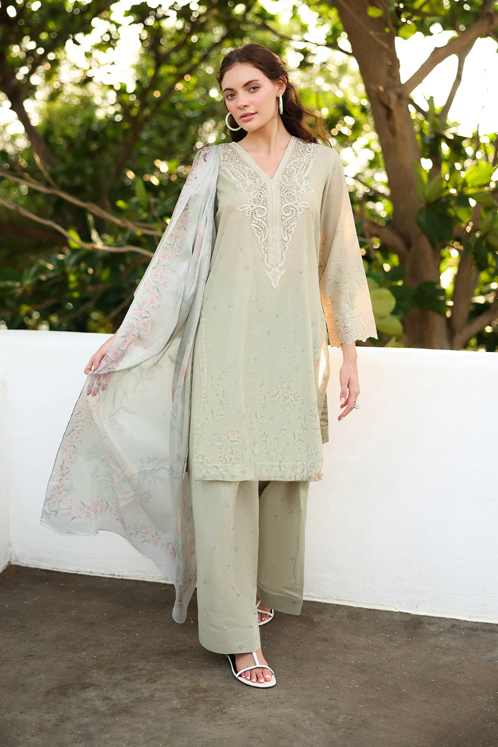 Iznik UE-490 Lawn 2026