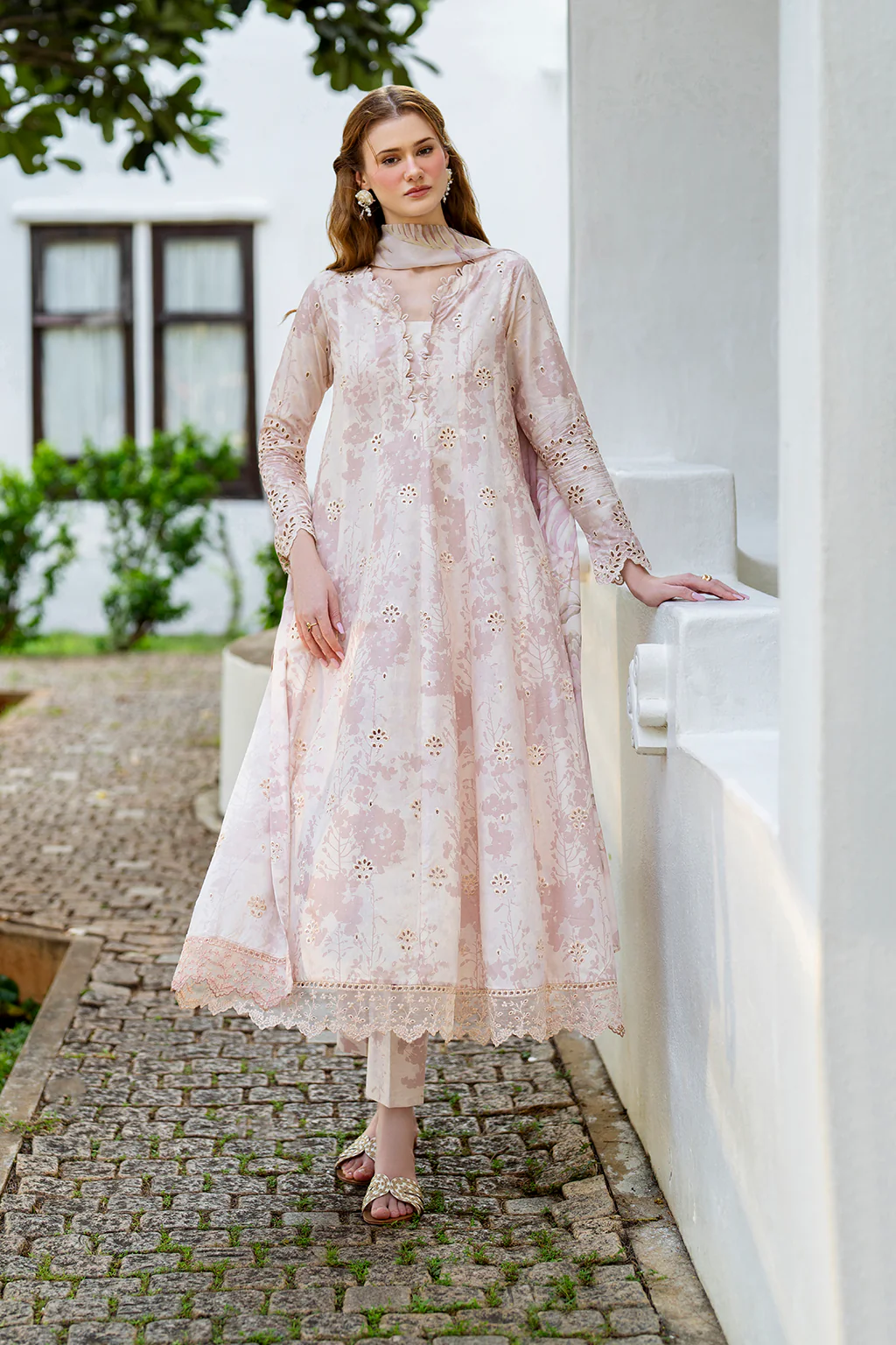 Iznik UE-526 Lawn 2026
