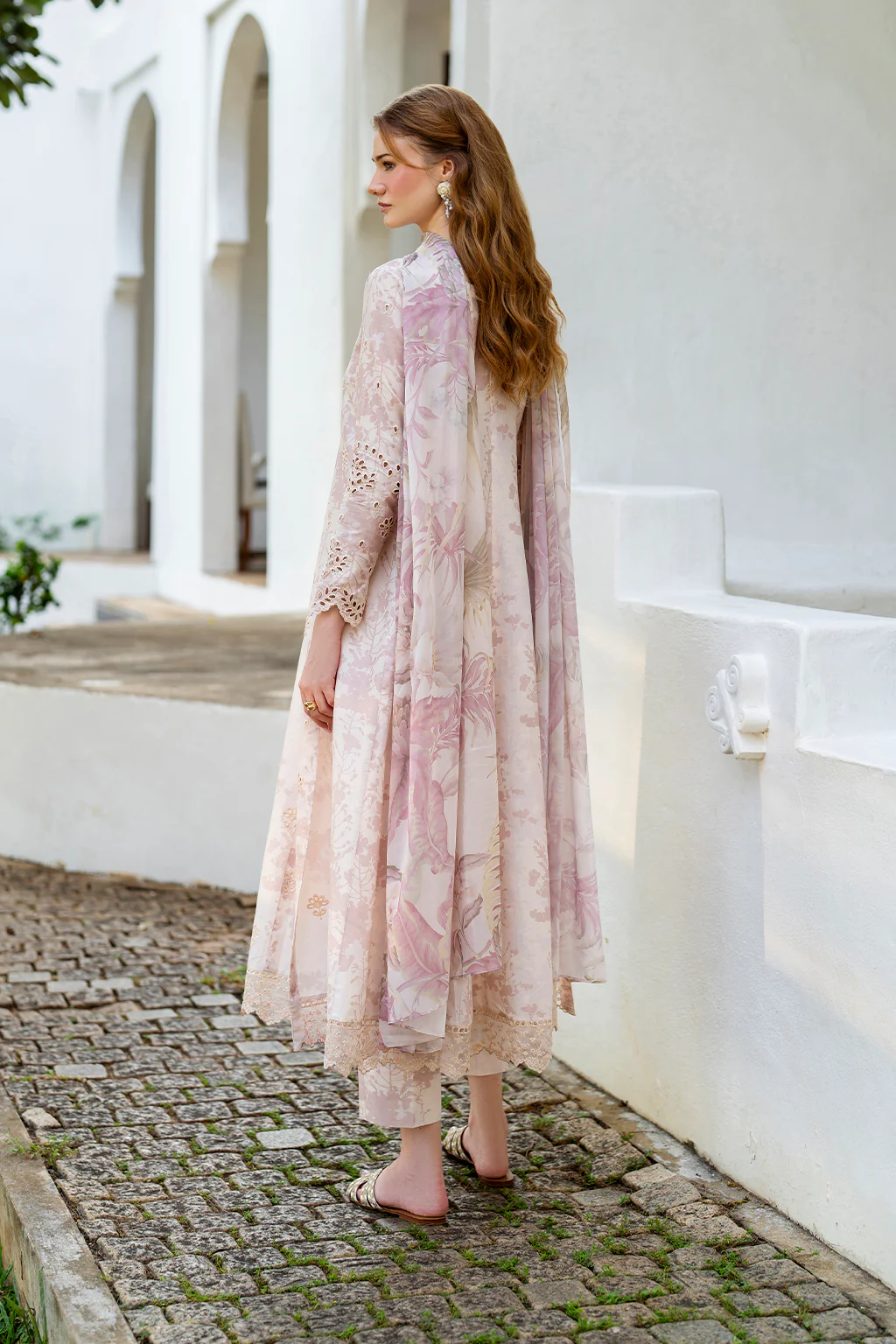 Iznik UE-526 Lawn 2026 - Image 2