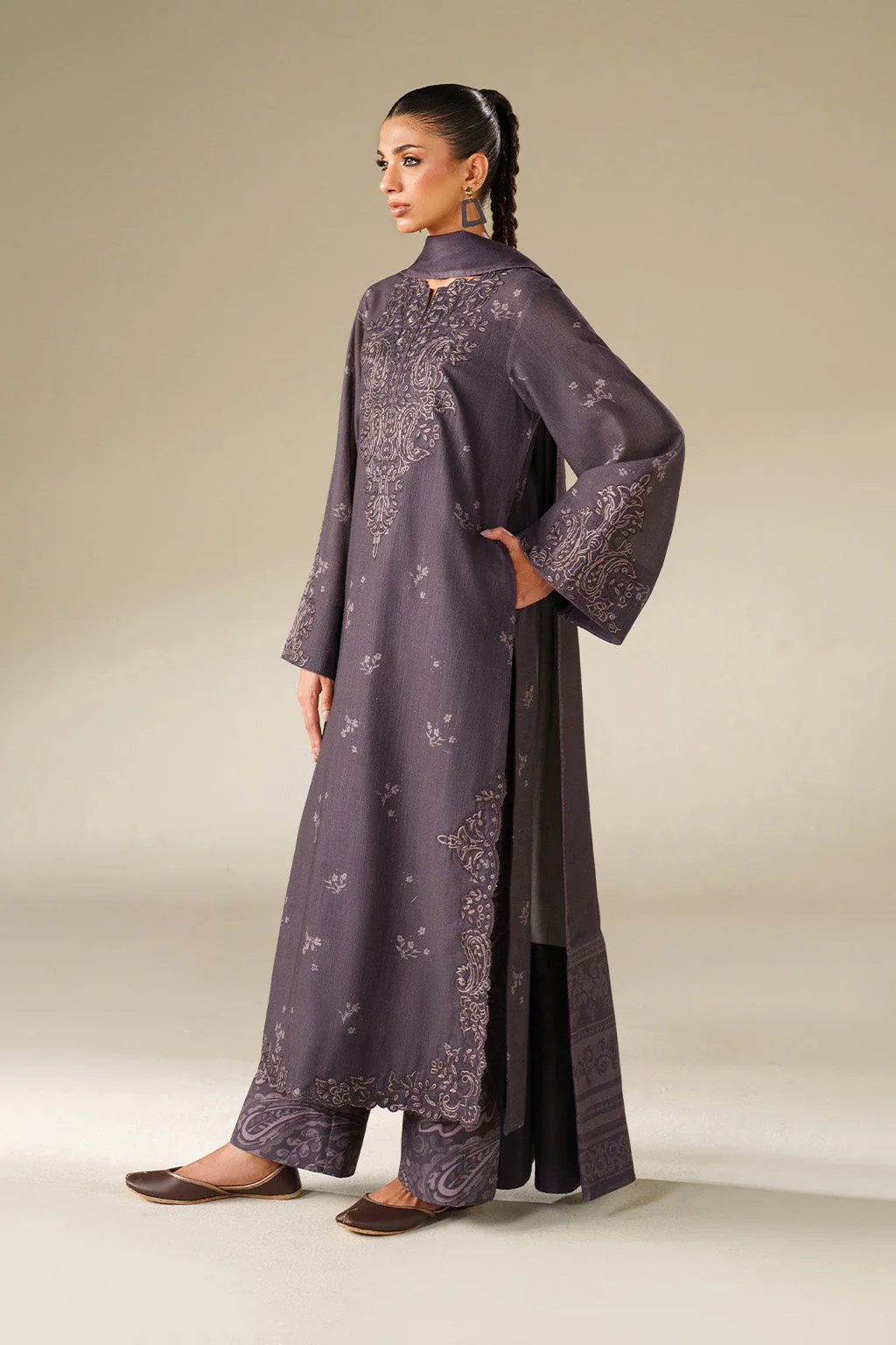 Iznik UE-558 Khaddar Edit 2025 - Image 2
