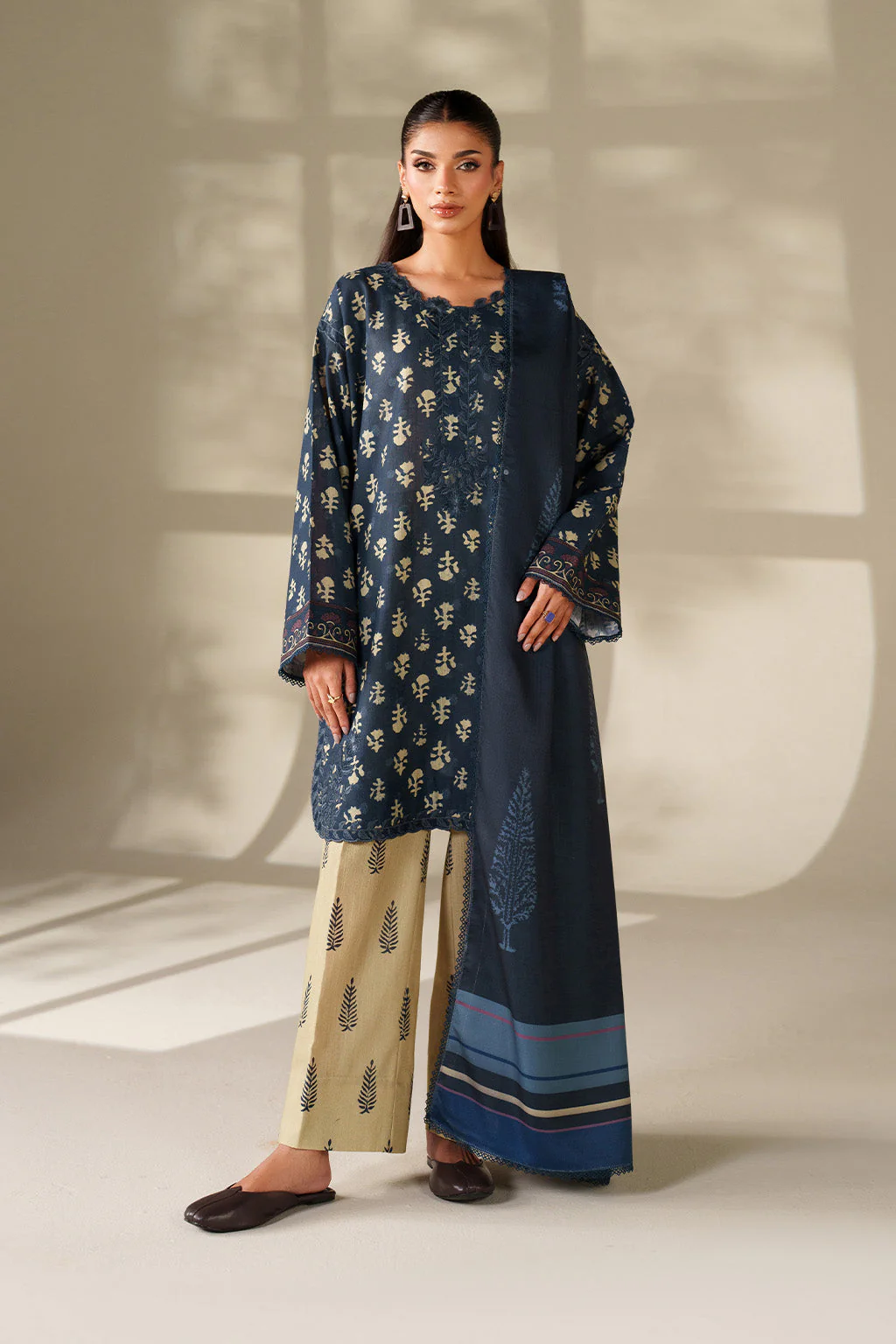 Iznik UE-560 Khaddar Edit 2025