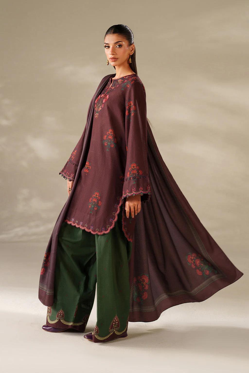 Iznik UE-562  Khaddar Edit 2025 - Image 2