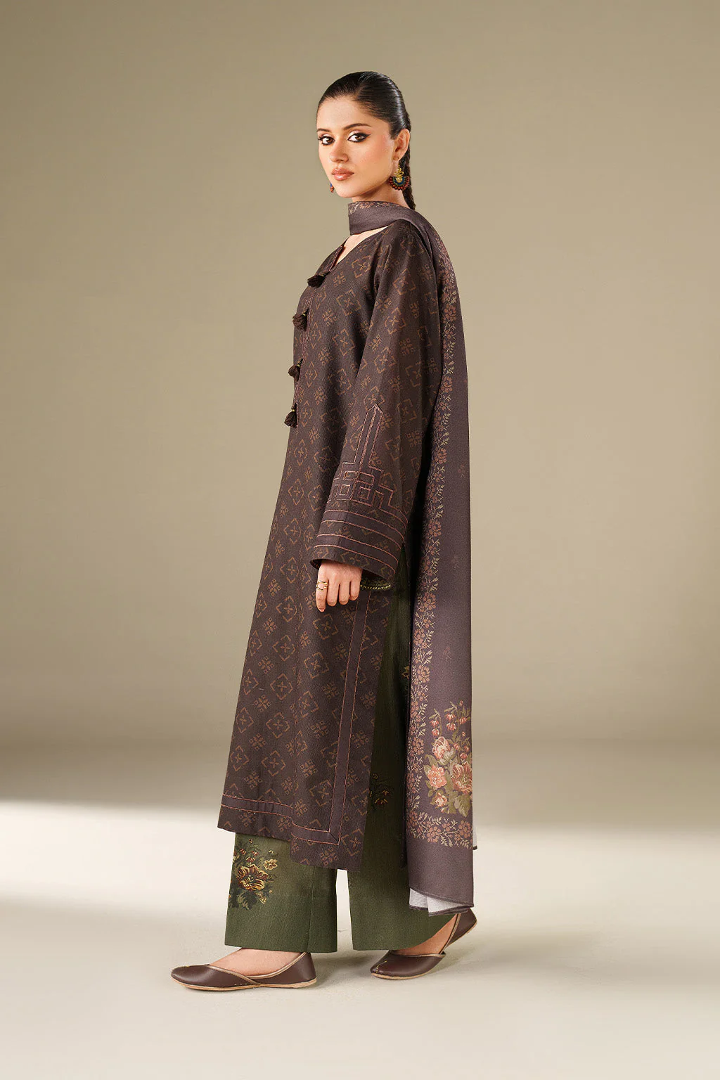 Iznik UE-564 Khaddar Edit 2025 - Image 2