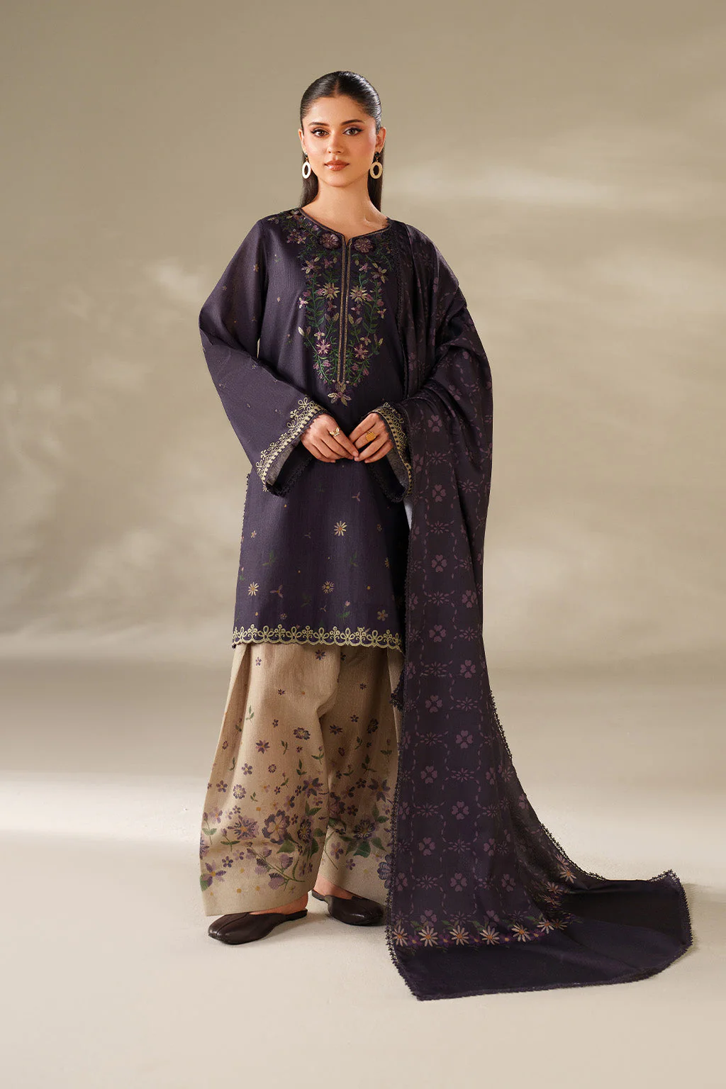 Iznik UE-568 Khaddar Edit 2025 - Image 2