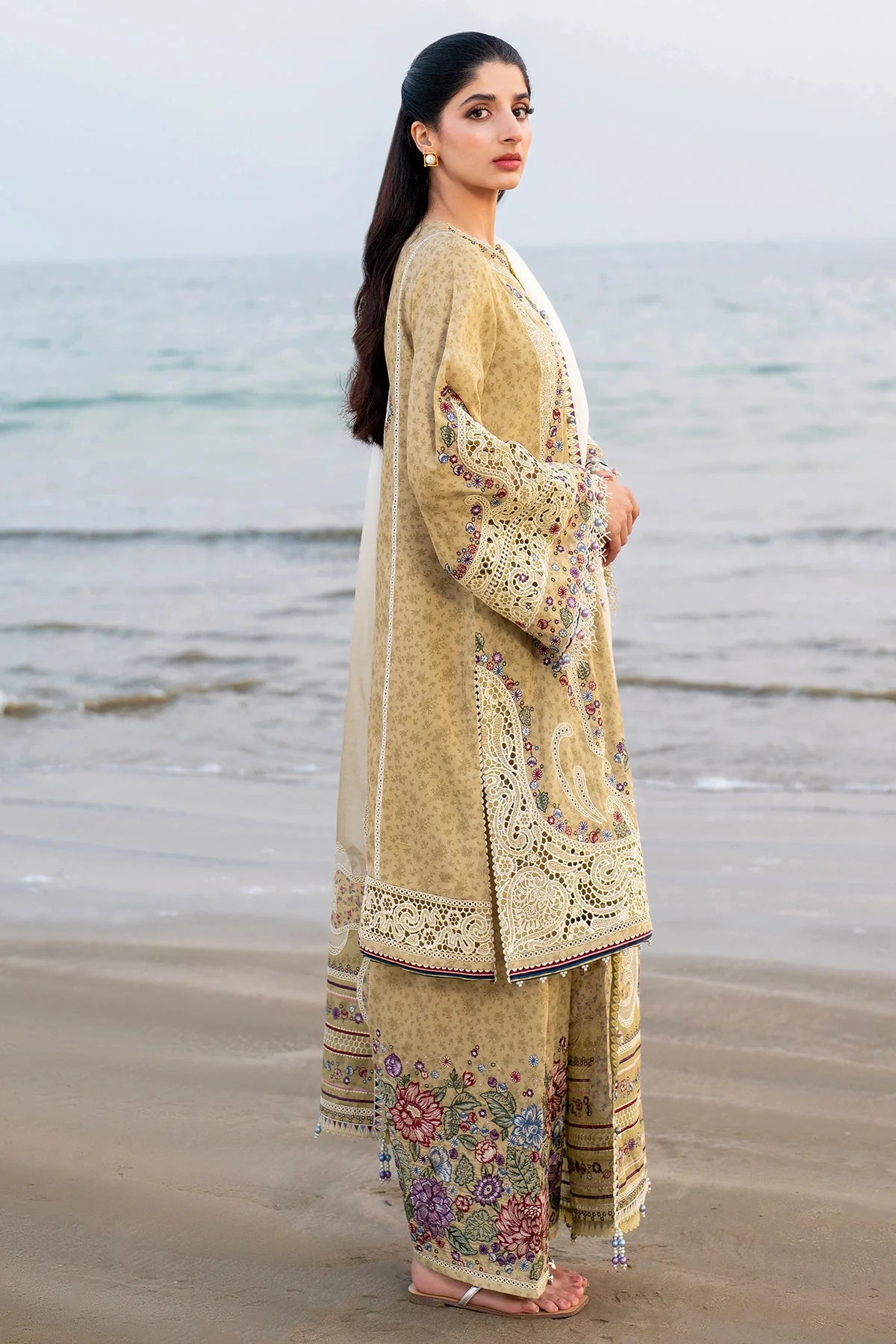 Jazmin SL25-D4 Shahkaar Luxury Lawn 2025 - Image 2