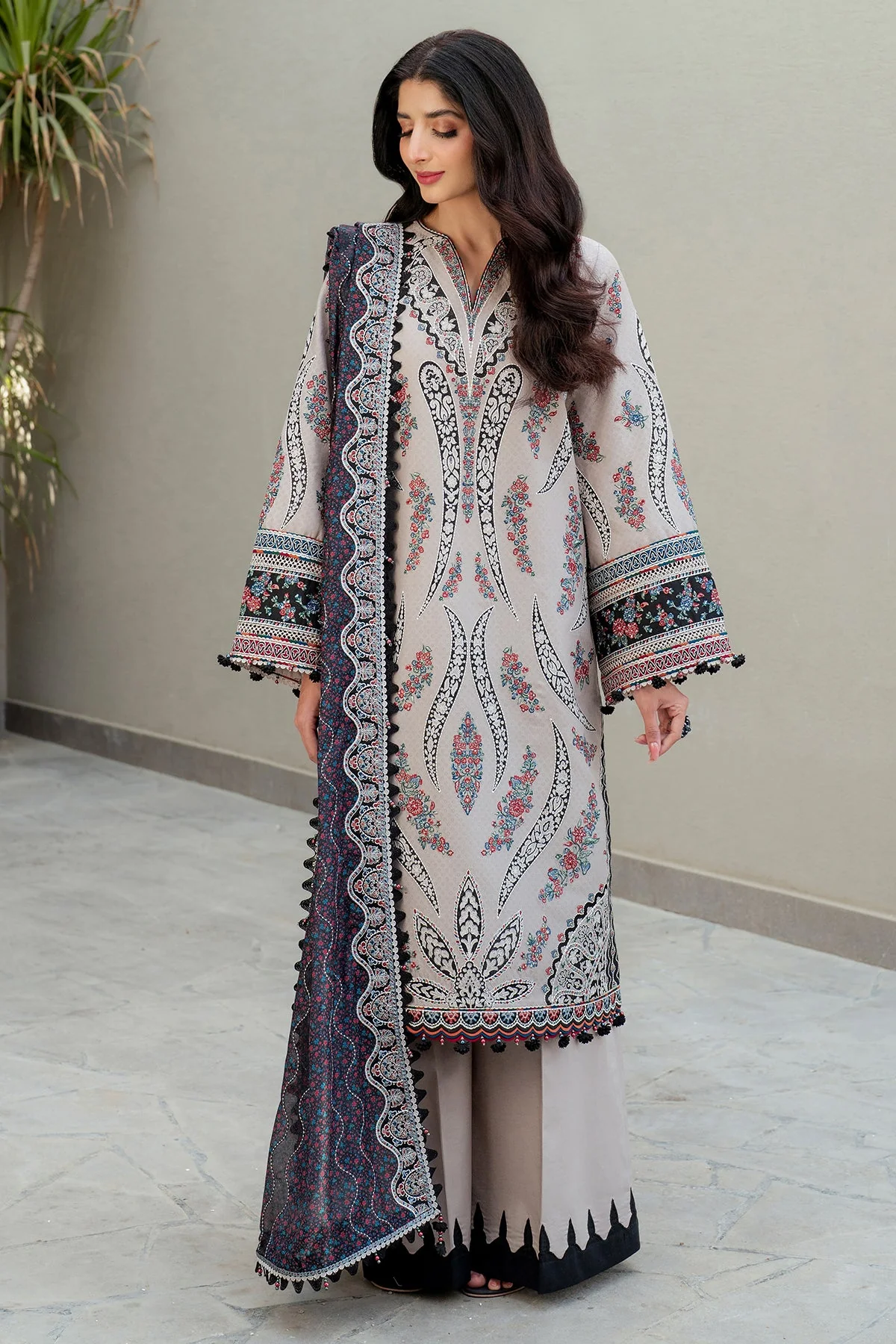 Jazmin SL25-D7 Shahkaar Luxury Lawn 2025 - Image 2