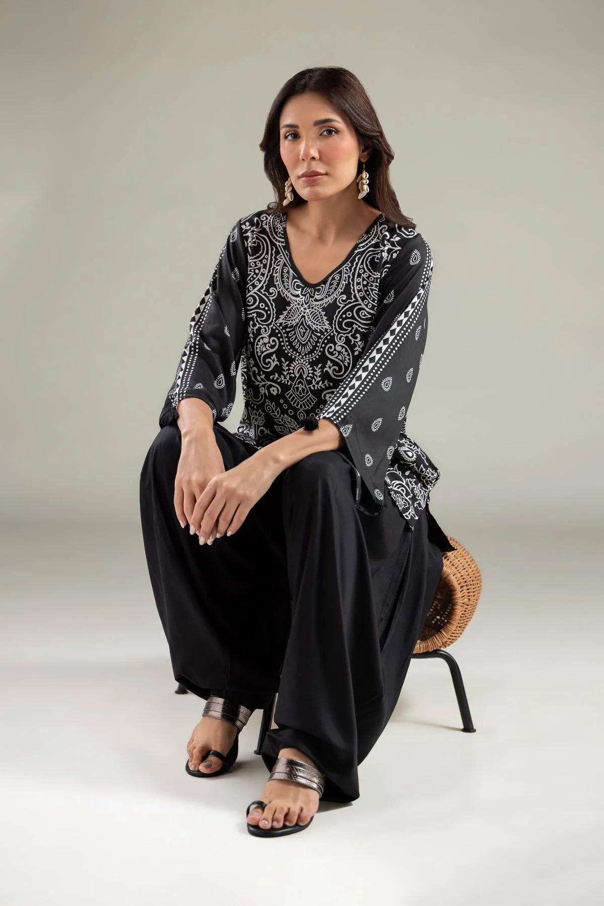 Khaadi 1-26-110-A-E-VG_MULTI Basics In Between 2026 - Image 2