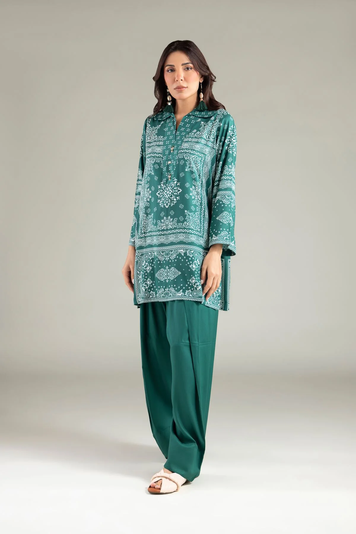 Khaadi 1-26-110-B-D-VG_MULTI Basics In Between 2026 - Image 2