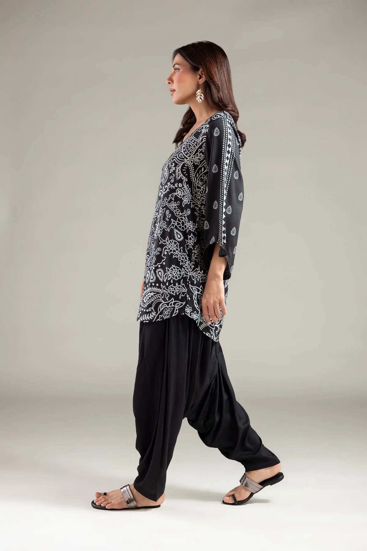 Khaadi 1-26-110-B-E-VG_MULTI Basics In Between 2026 - Image 2
