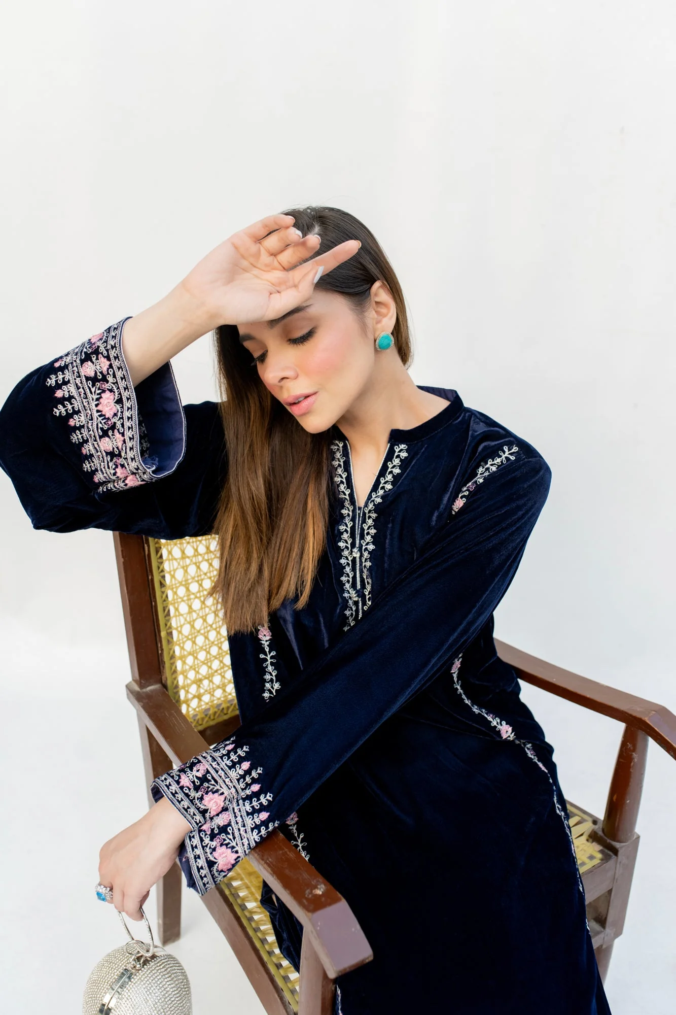 Lakhany LG-IZ-0253 Velvet RTW 2024 - Image 2
