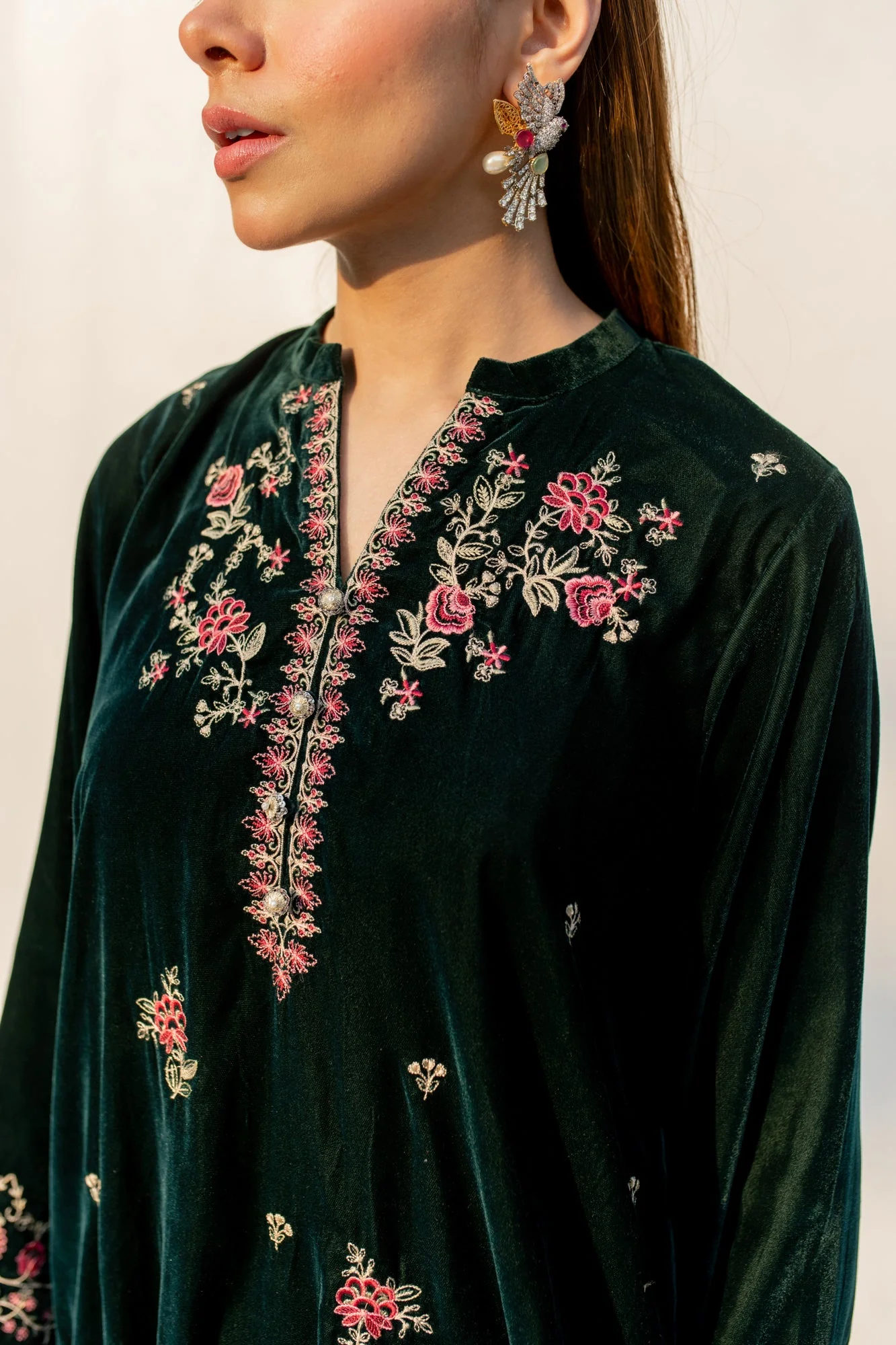 Lakhany LG-IZ-0254 Velvet RTW 2024 - Image 2