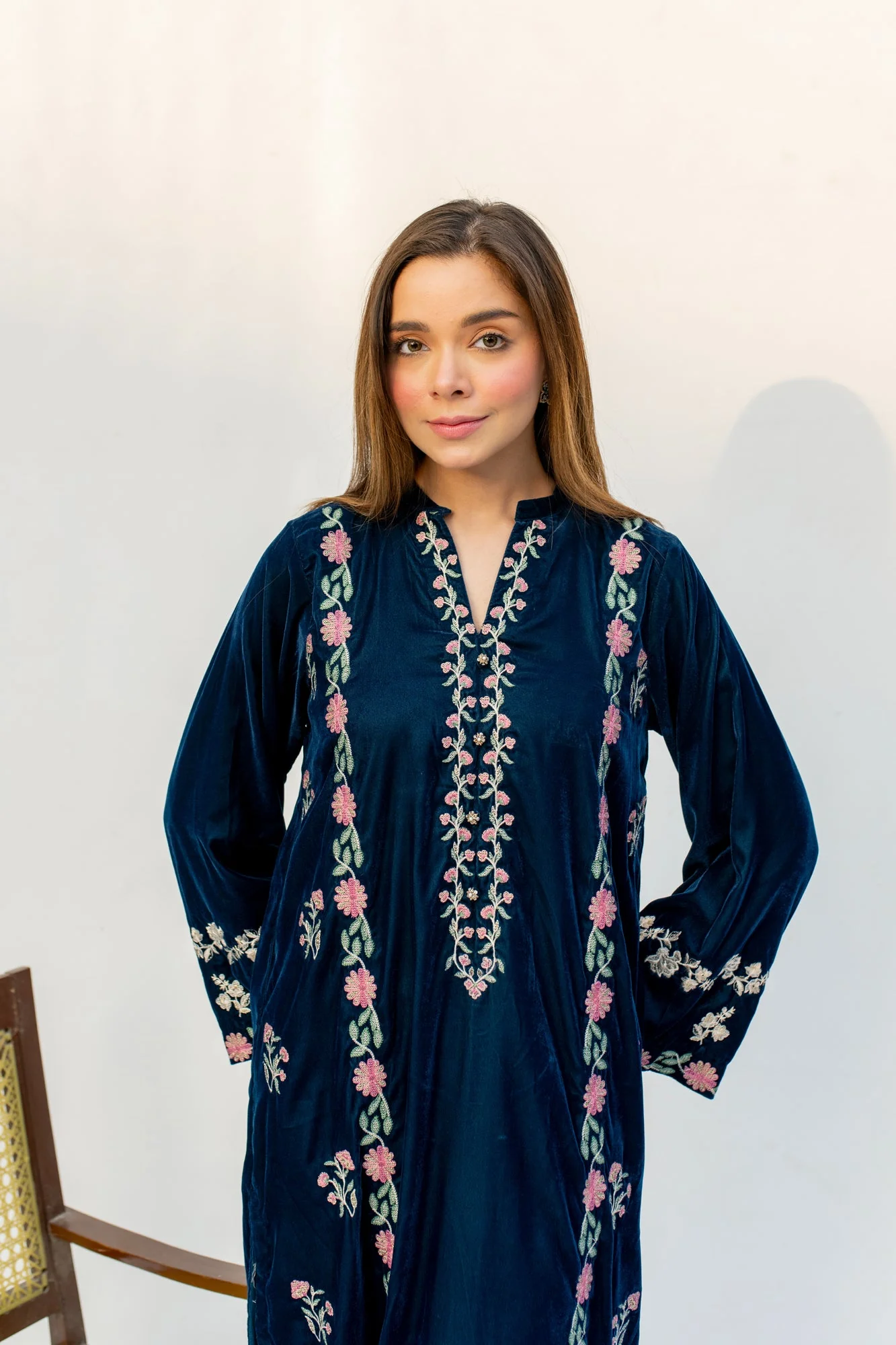 Lakhany LG-IZ-0256 Velvet RTW 2024 - Image 2