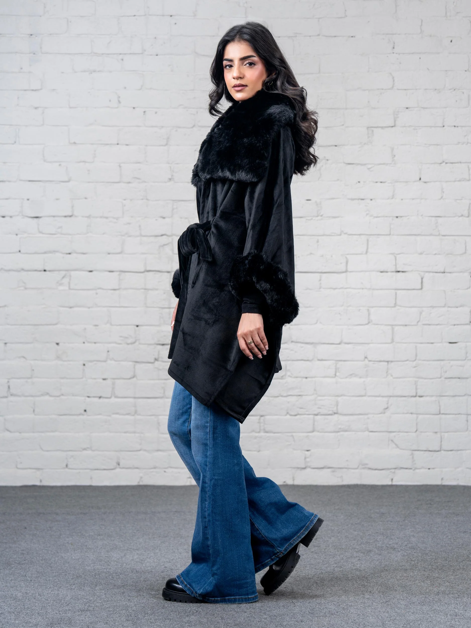 Limelight I9895CP-FRE-034-VelvetCape Cape 2025 - Image 2