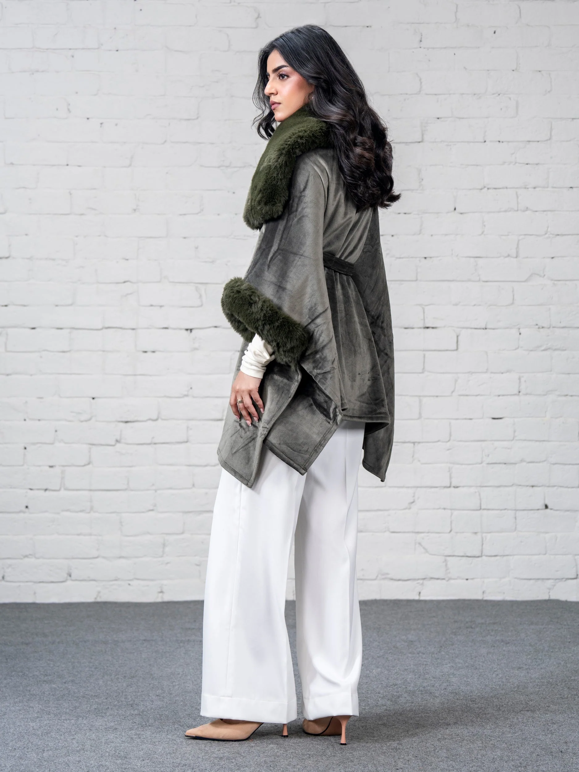 Limelight I9895CP-FRE-227-VelvetCape Cape  2025 - Image 2