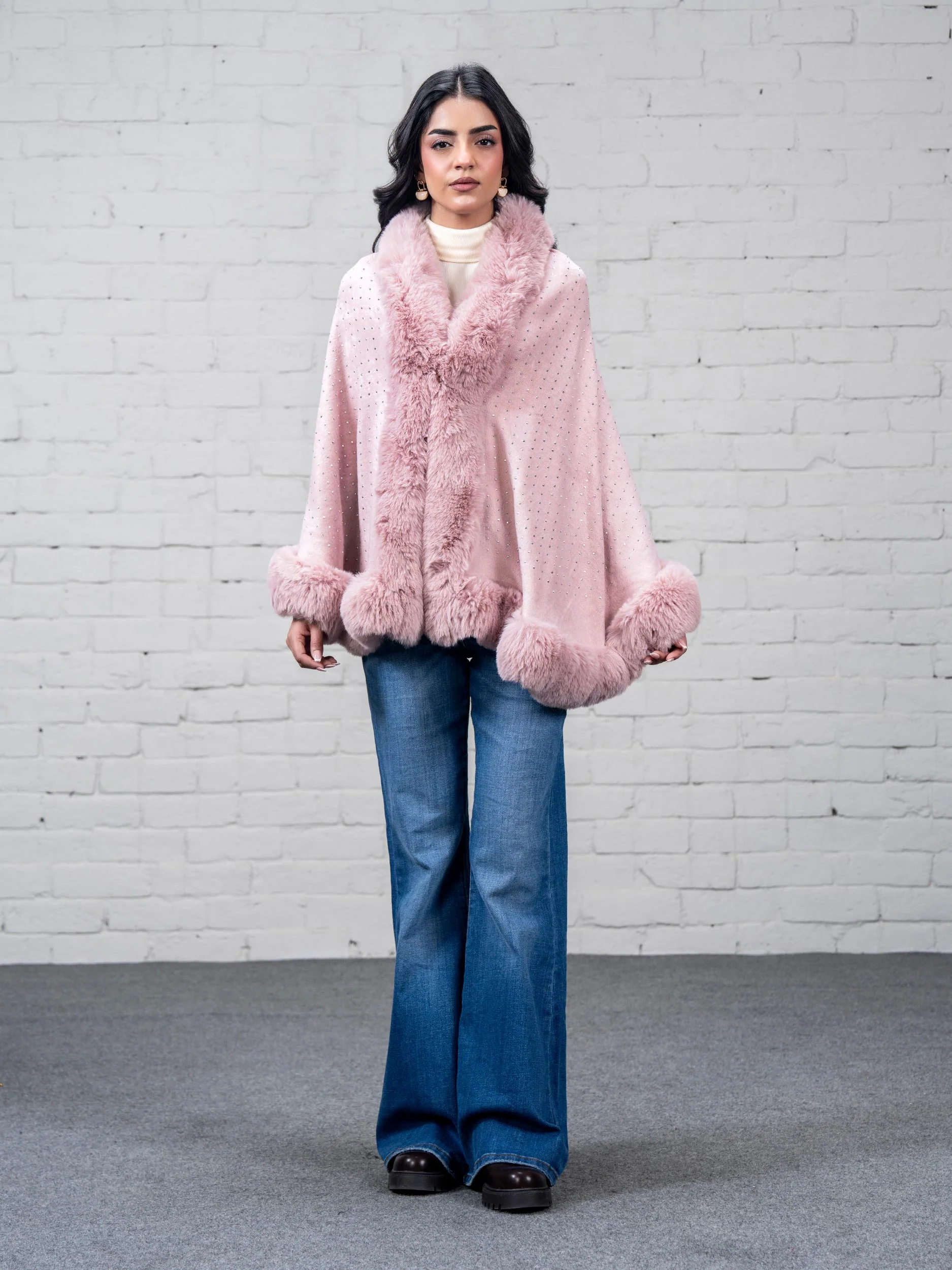 Limelight I9900CP-FRE-489-EmbellishedFurCape Cape  2025