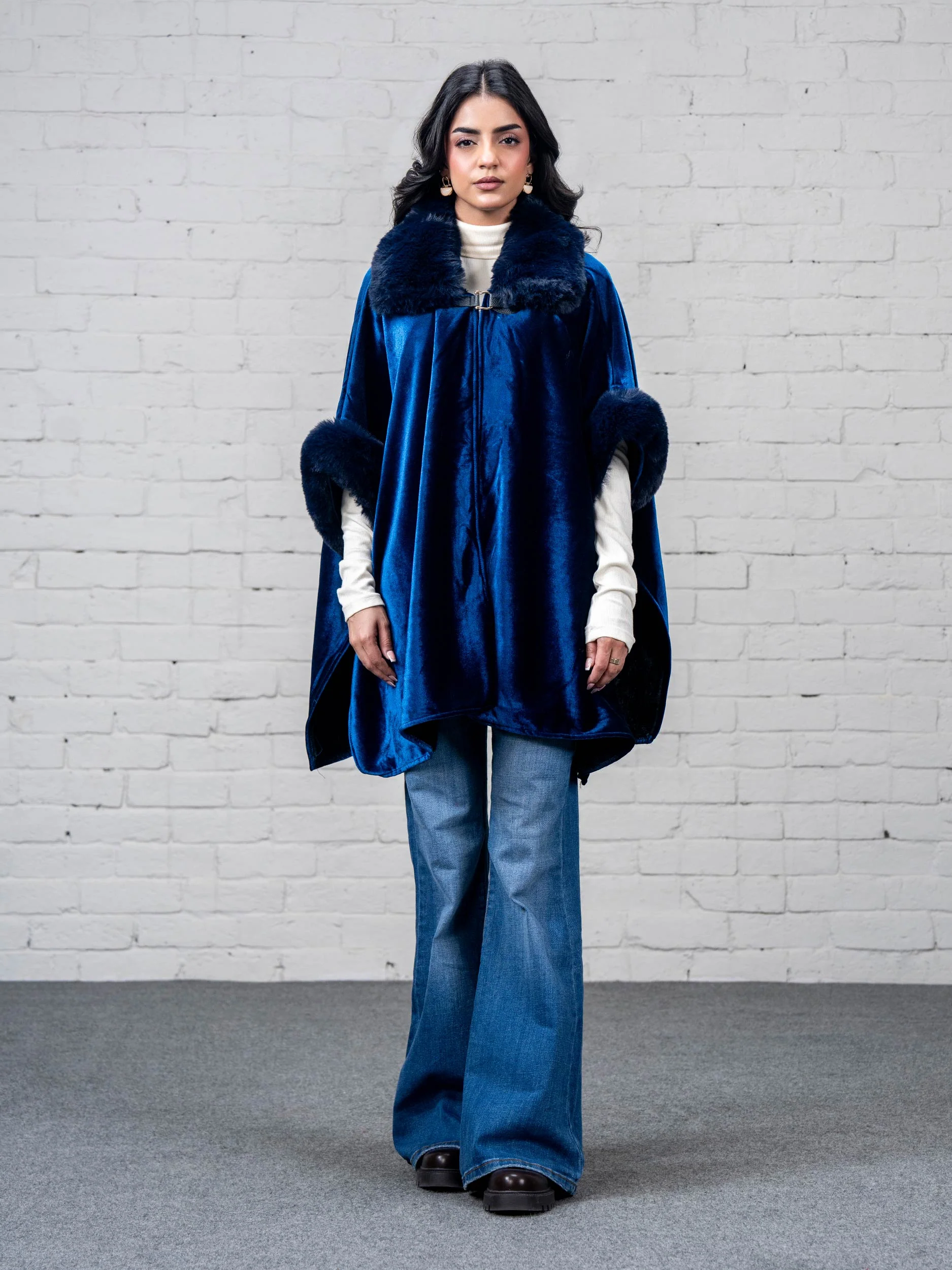 Limelight R5006CP-FRE-143-VelvetCape Cape  2025