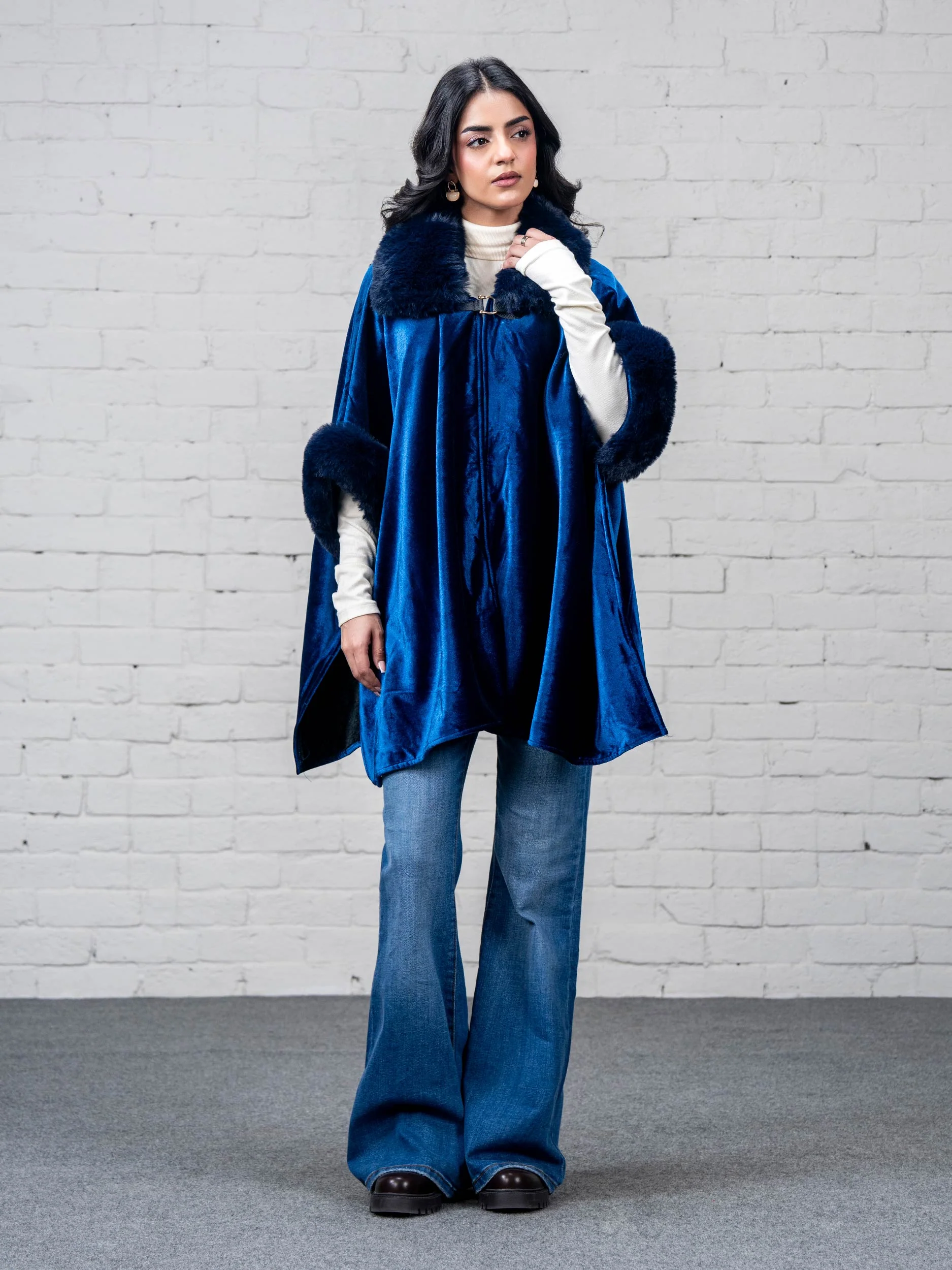Limelight R5006CP-FRE-143-VelvetCape Cape  2025 - Image 2