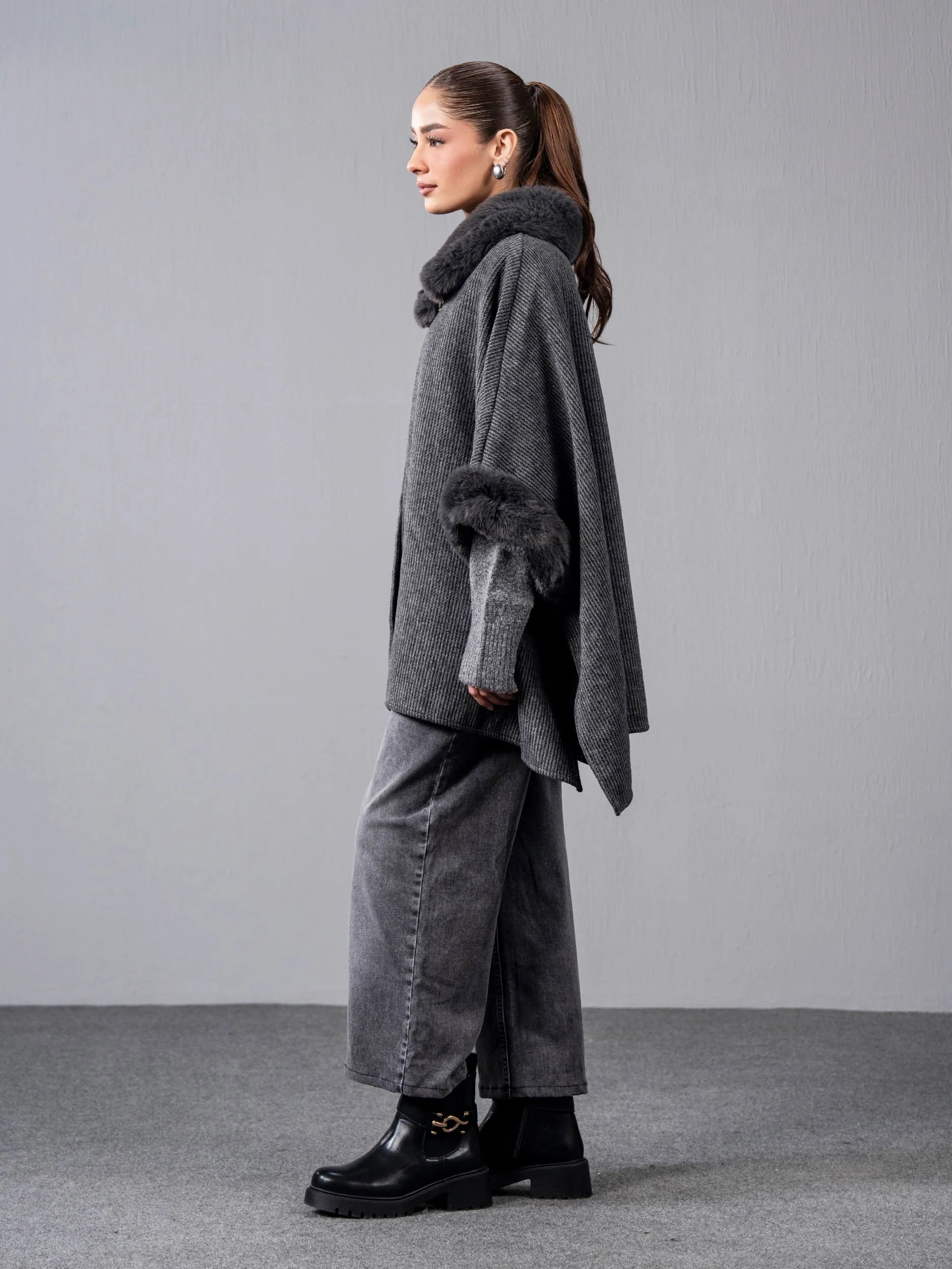 Limelight R5007CP-FRE-049-WoolenCapeShawl Cape 2025 - Image 2