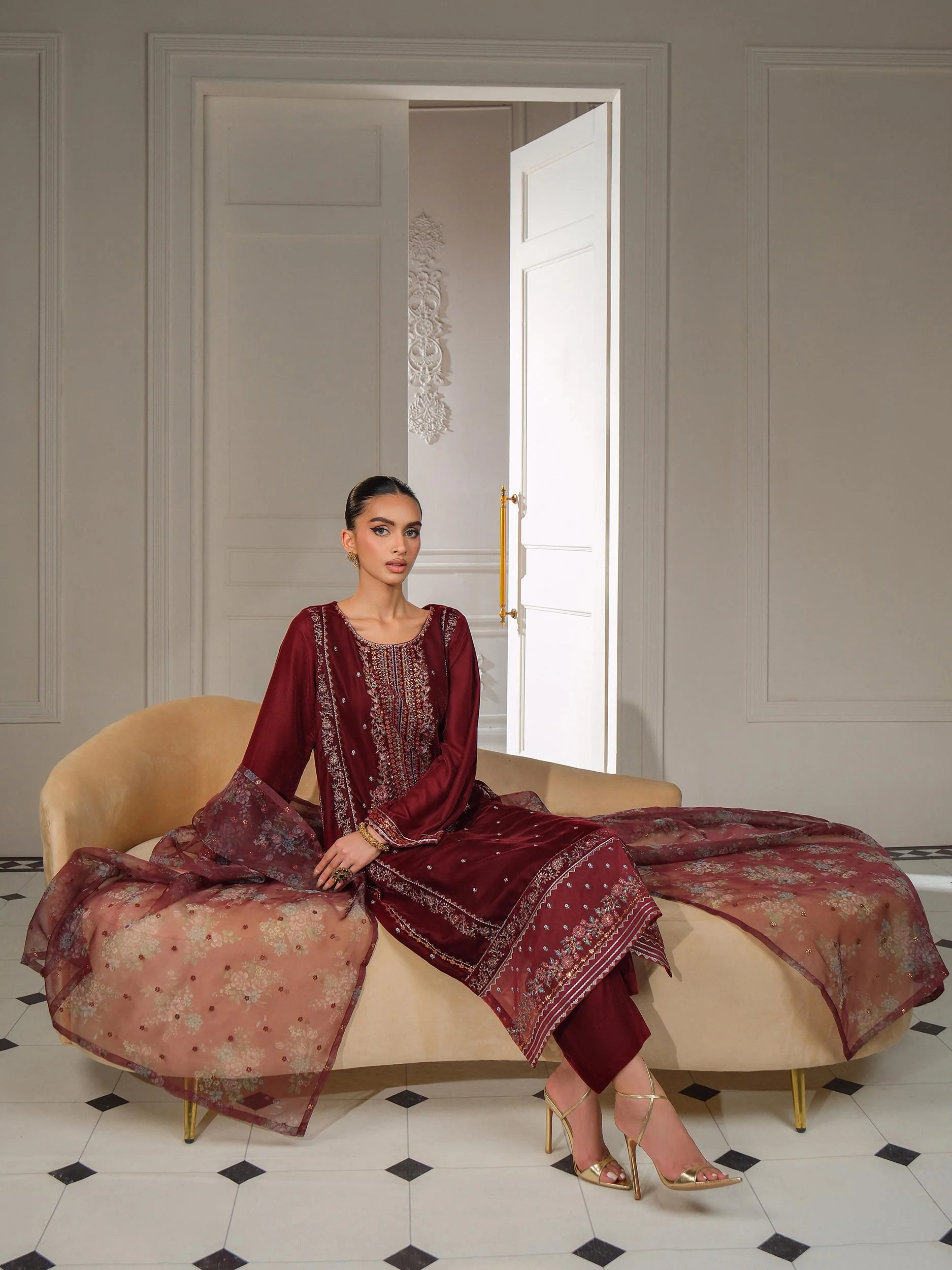 Limelight U3924SU-3PC-582 Winter Embroiderd Collection 2025 - Image 2
