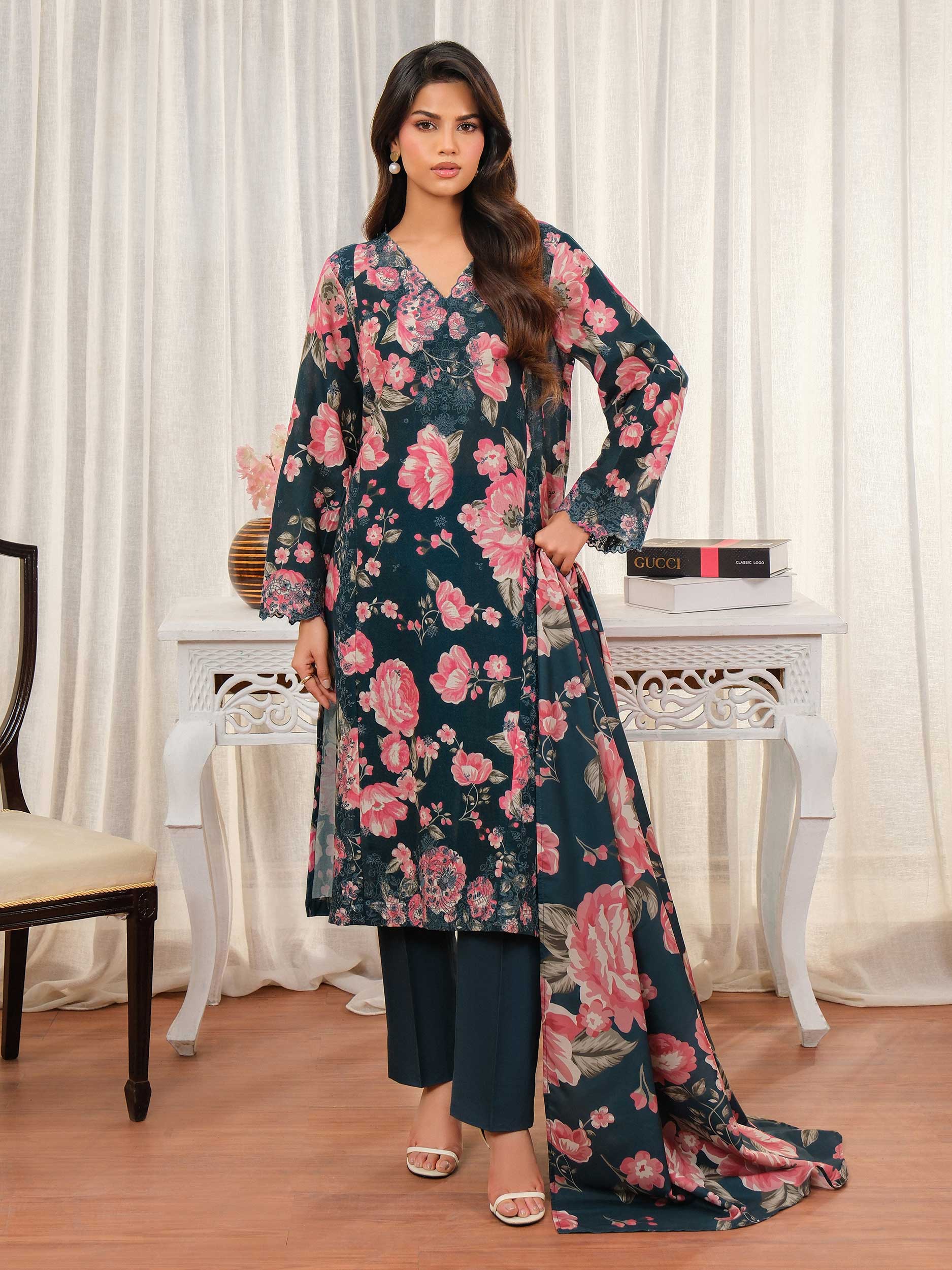 Limelight U4062SU-3PC-256 Winter Embroiderd Collection 2025